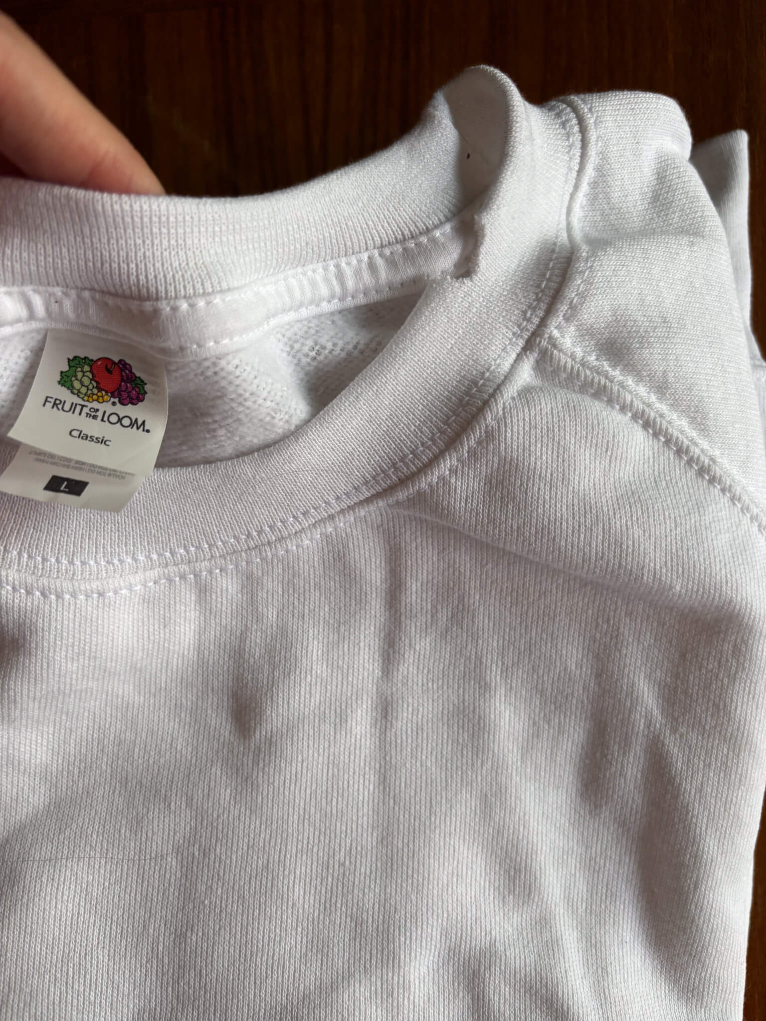 Tragedy Mängelexemplar Crew mit Loch in Größe L