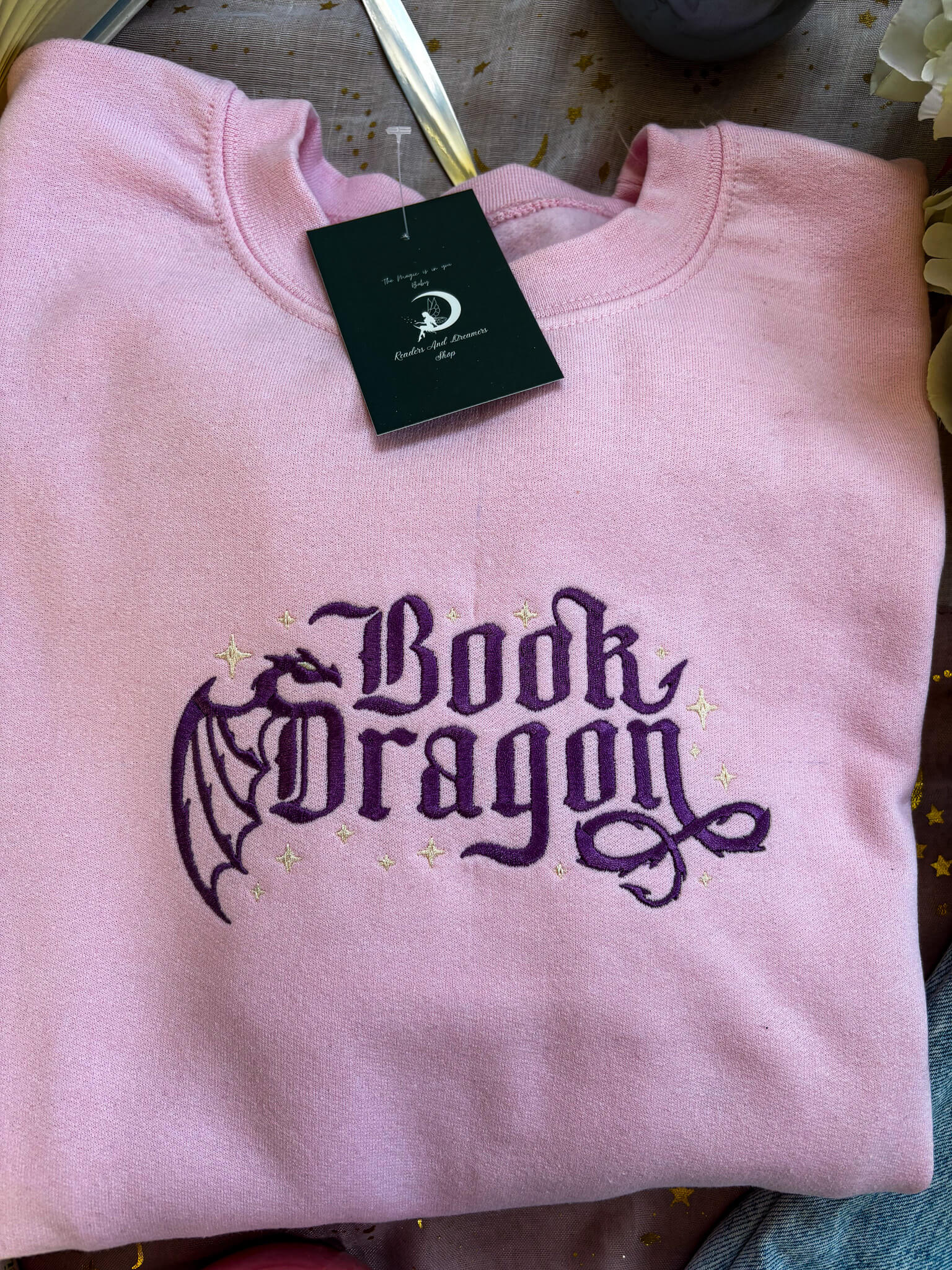 Book Dragon bestickt - Readers and Dreamers Shop