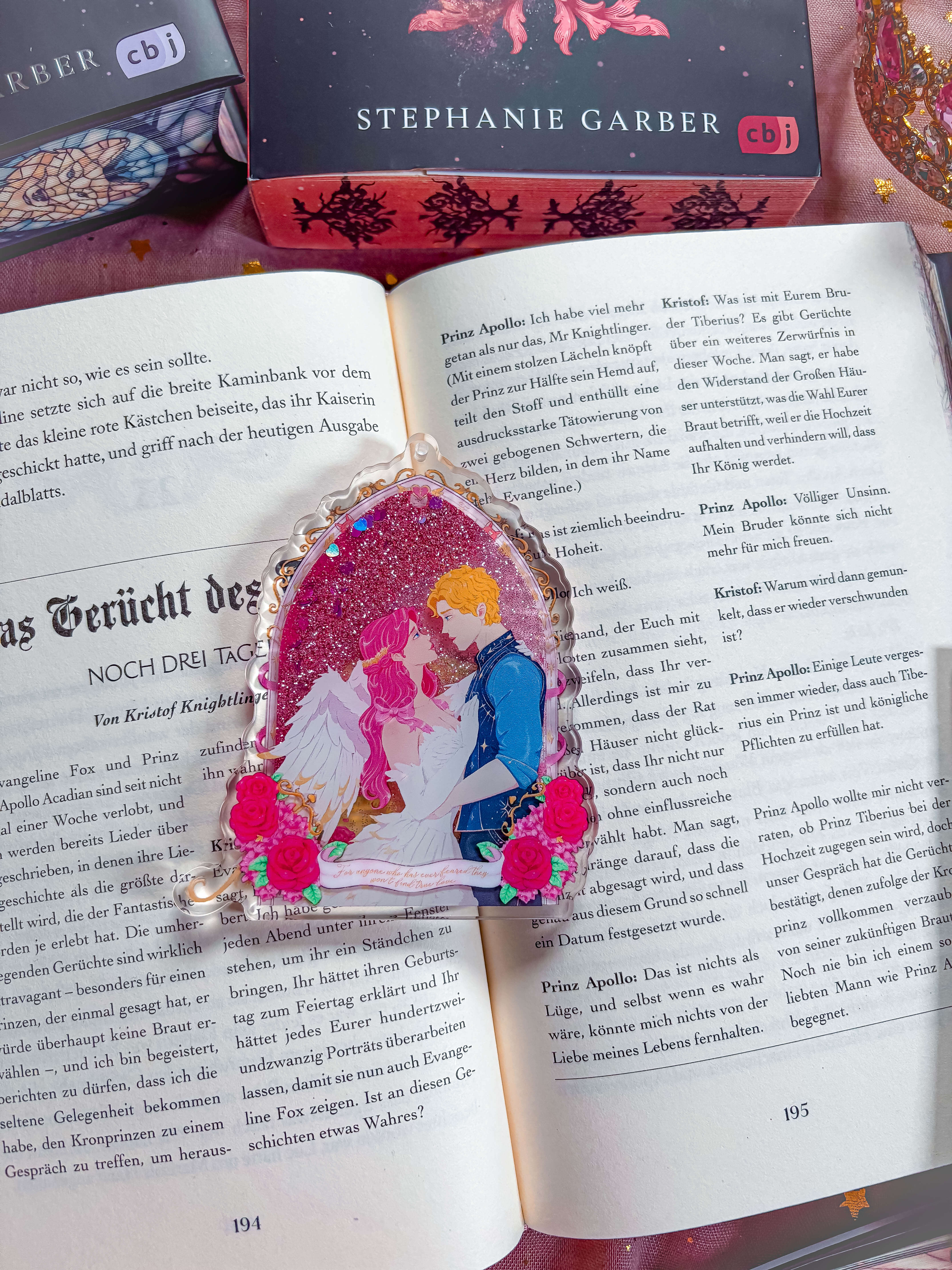 Evangeline & Jacks – Liquid Glitter Acrylic Aufsteller - Readers and Dreamers Shop