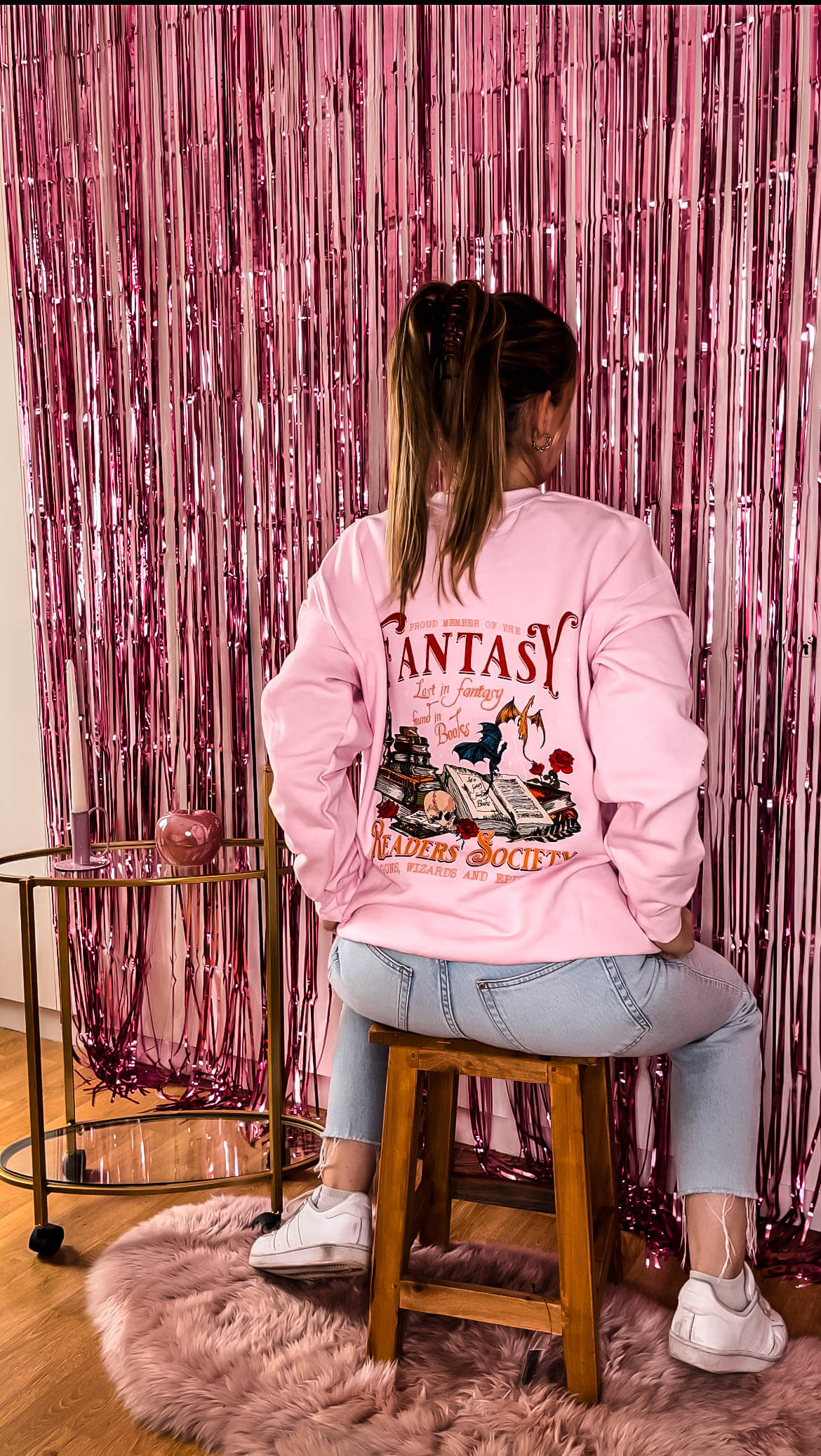 Fantasy Reader Pink