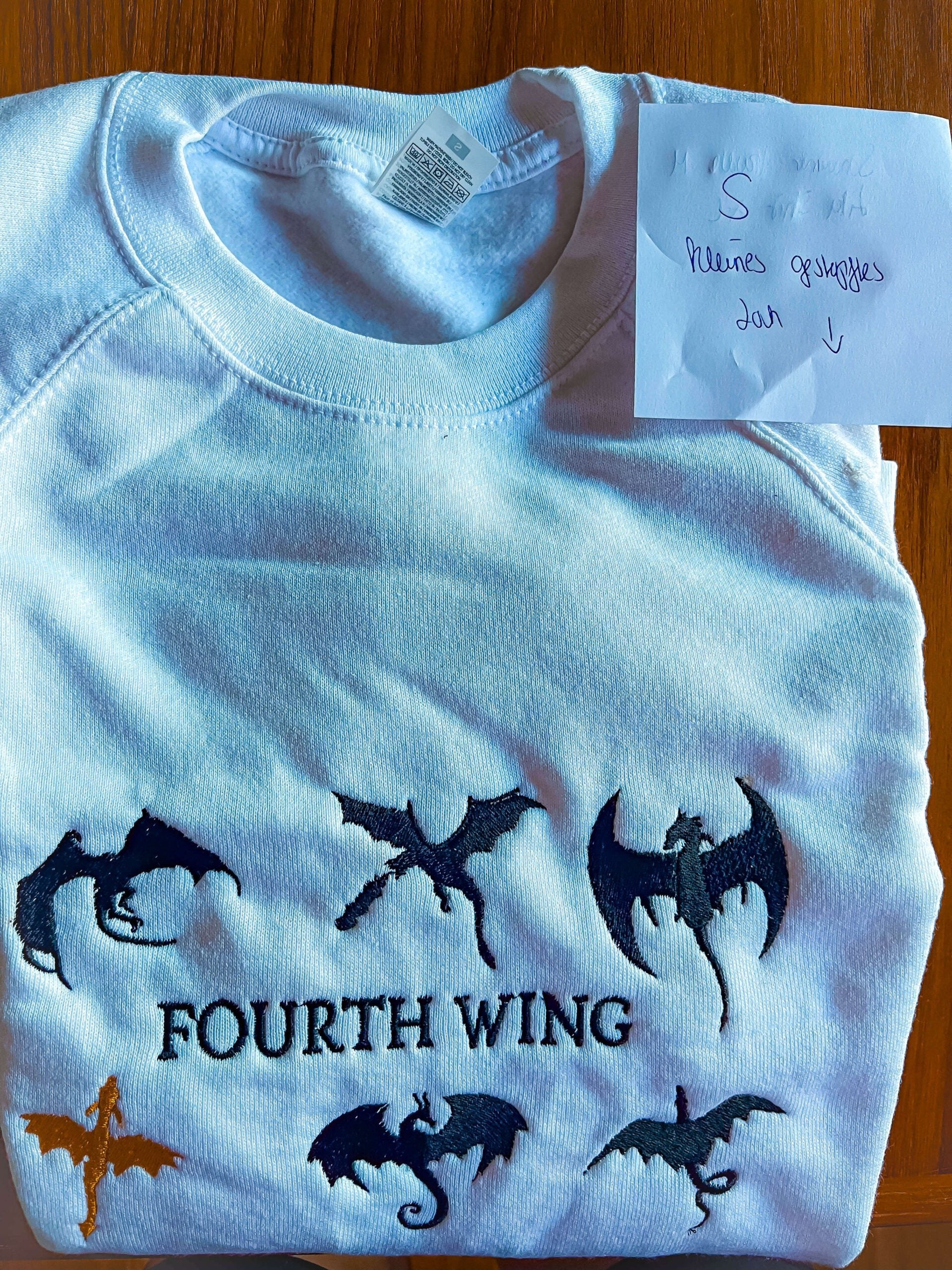 Fourth Wing bestickt Mängelexemplar 2 Größe S