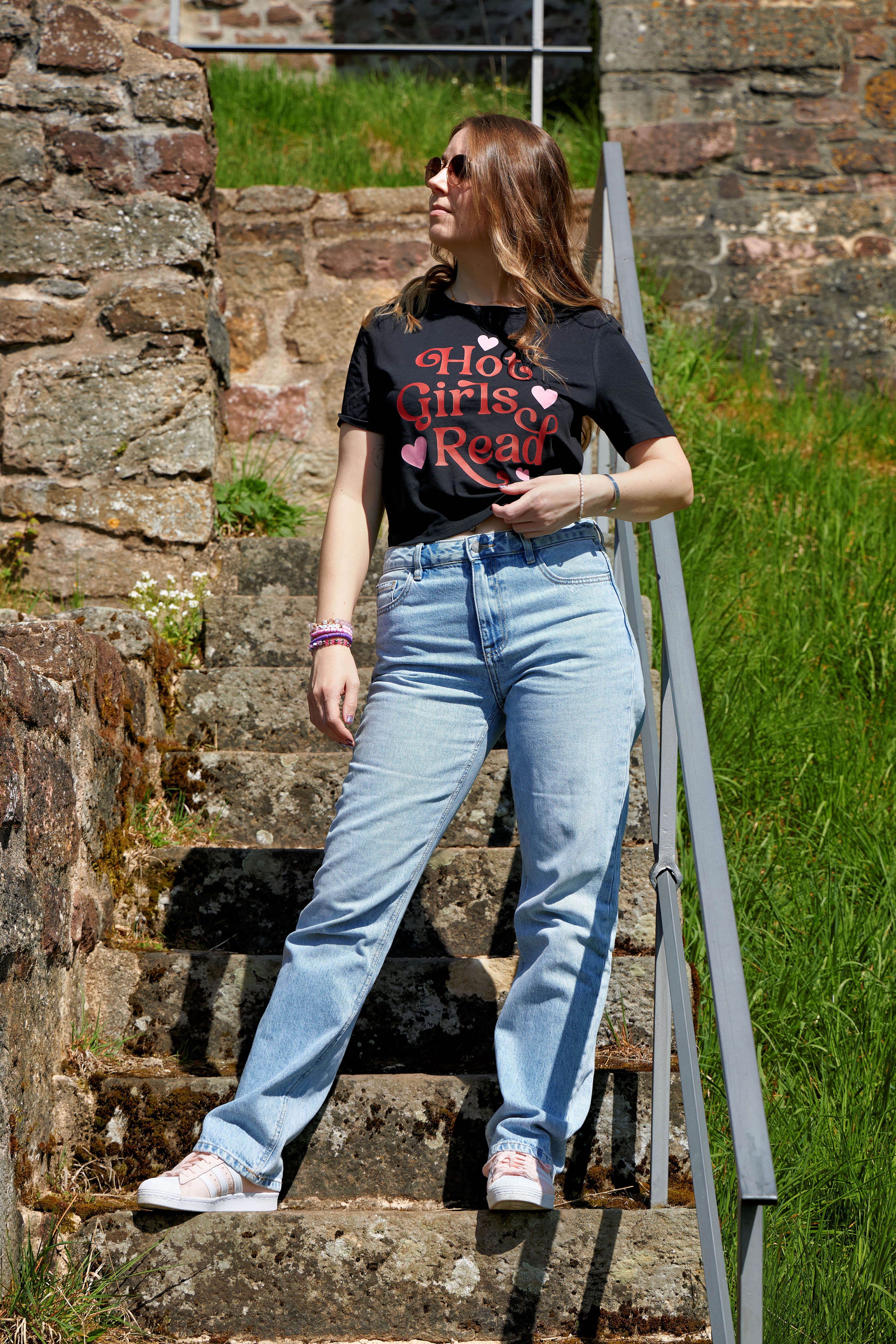 Hot Girls read Crop Shirt - Readers and Dreamers Shop