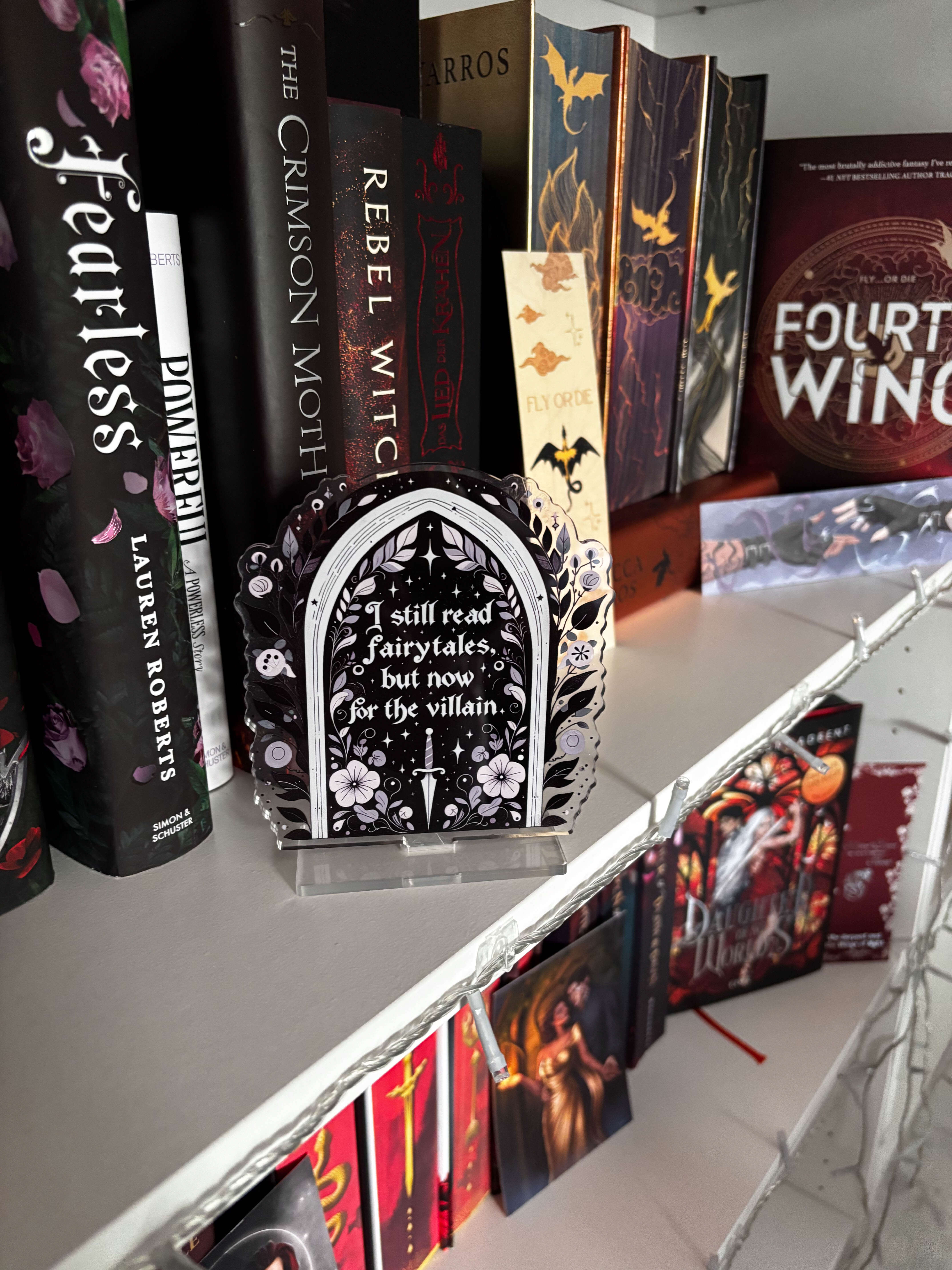 I still read fairytales Acrylic Aufsteller - Readers and Dreamers Shop