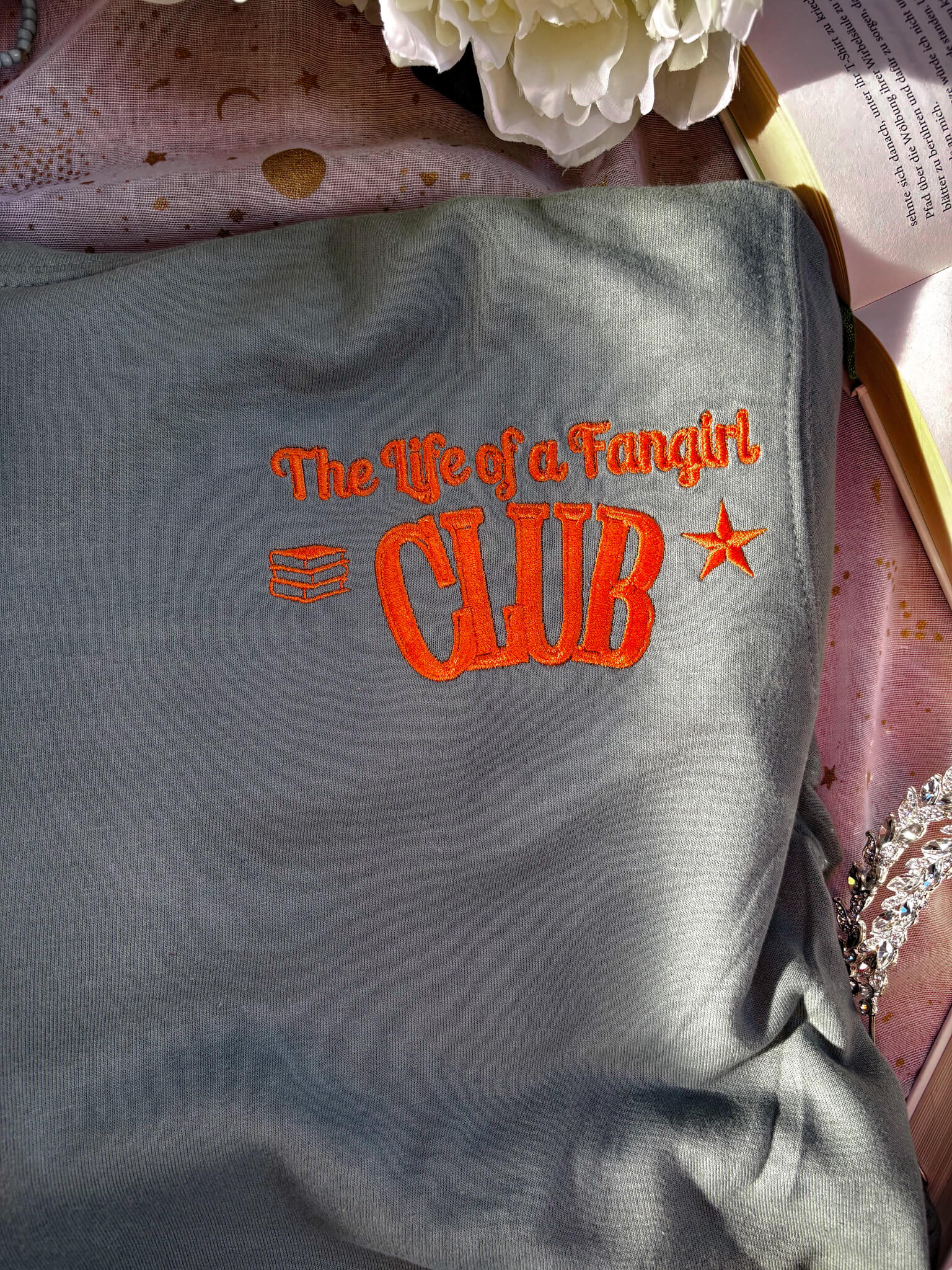 Life of a Fangirl Club Hoodie L - Readers and Dreamers Shop