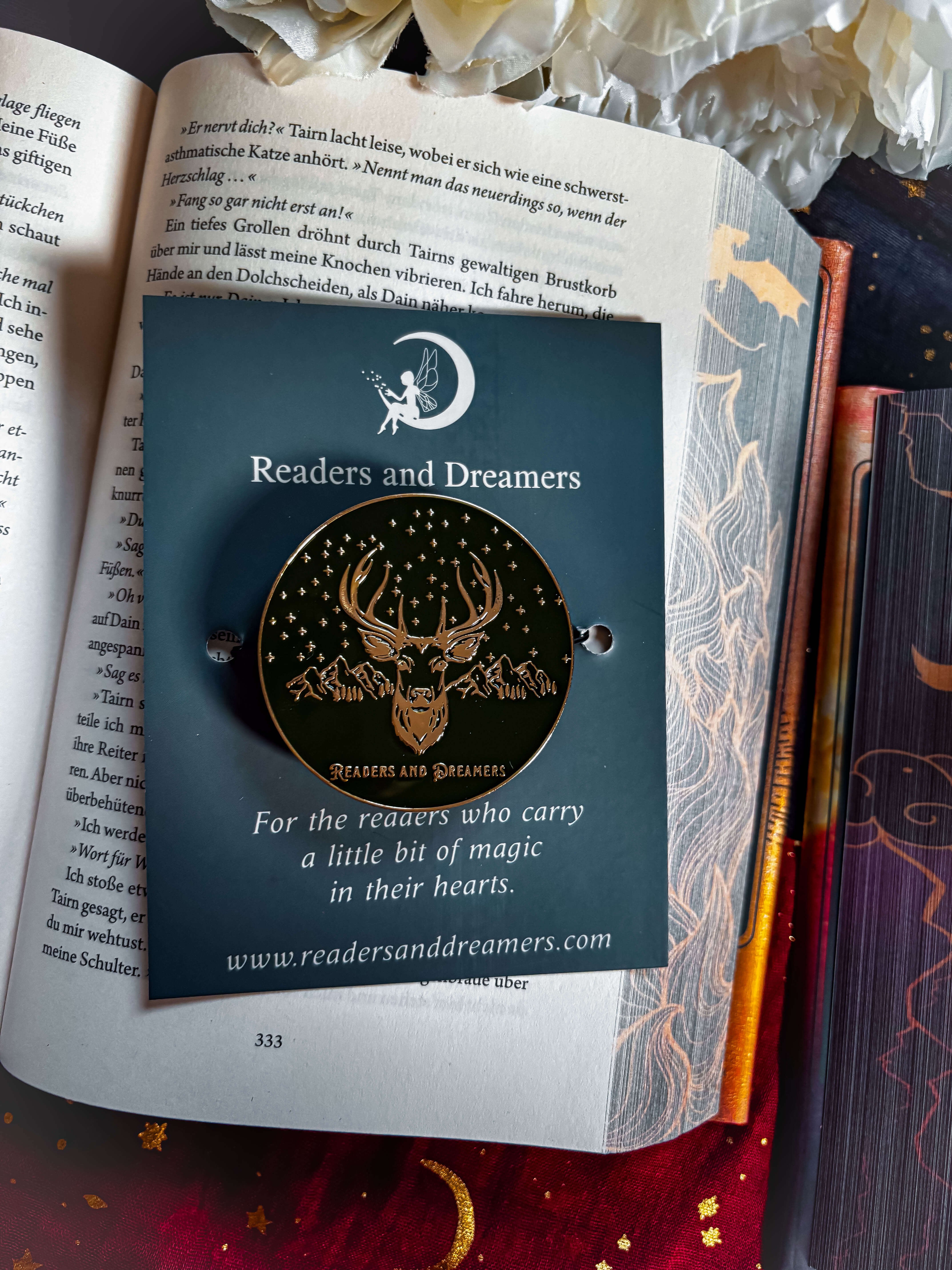 Magnetic Phone/eReader Grip Hirsch - Readers and Dreamers Shop