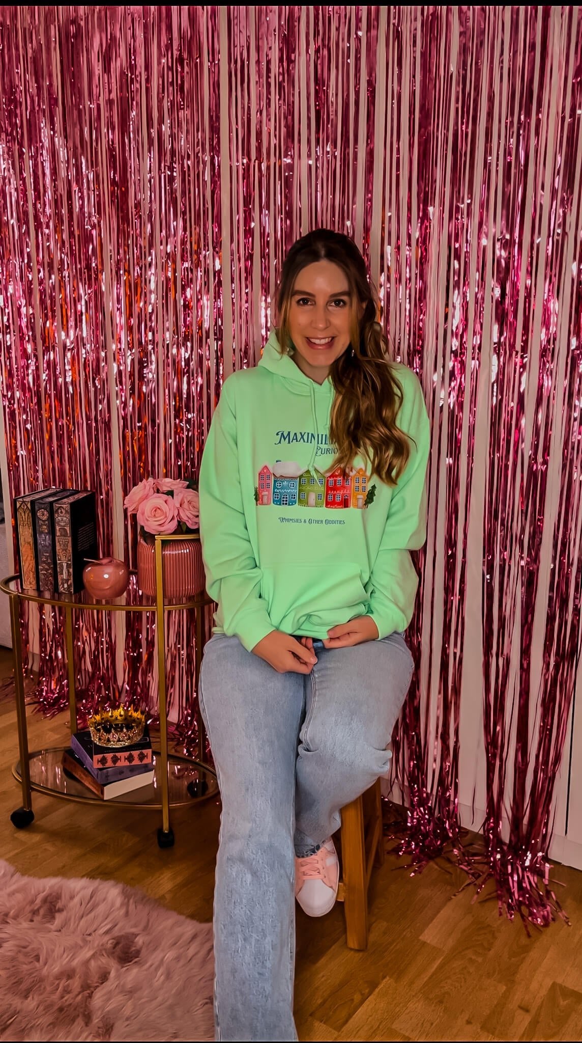 Maximilians Curiosities Hoodie Größe M - Readers and Dreamers Shop