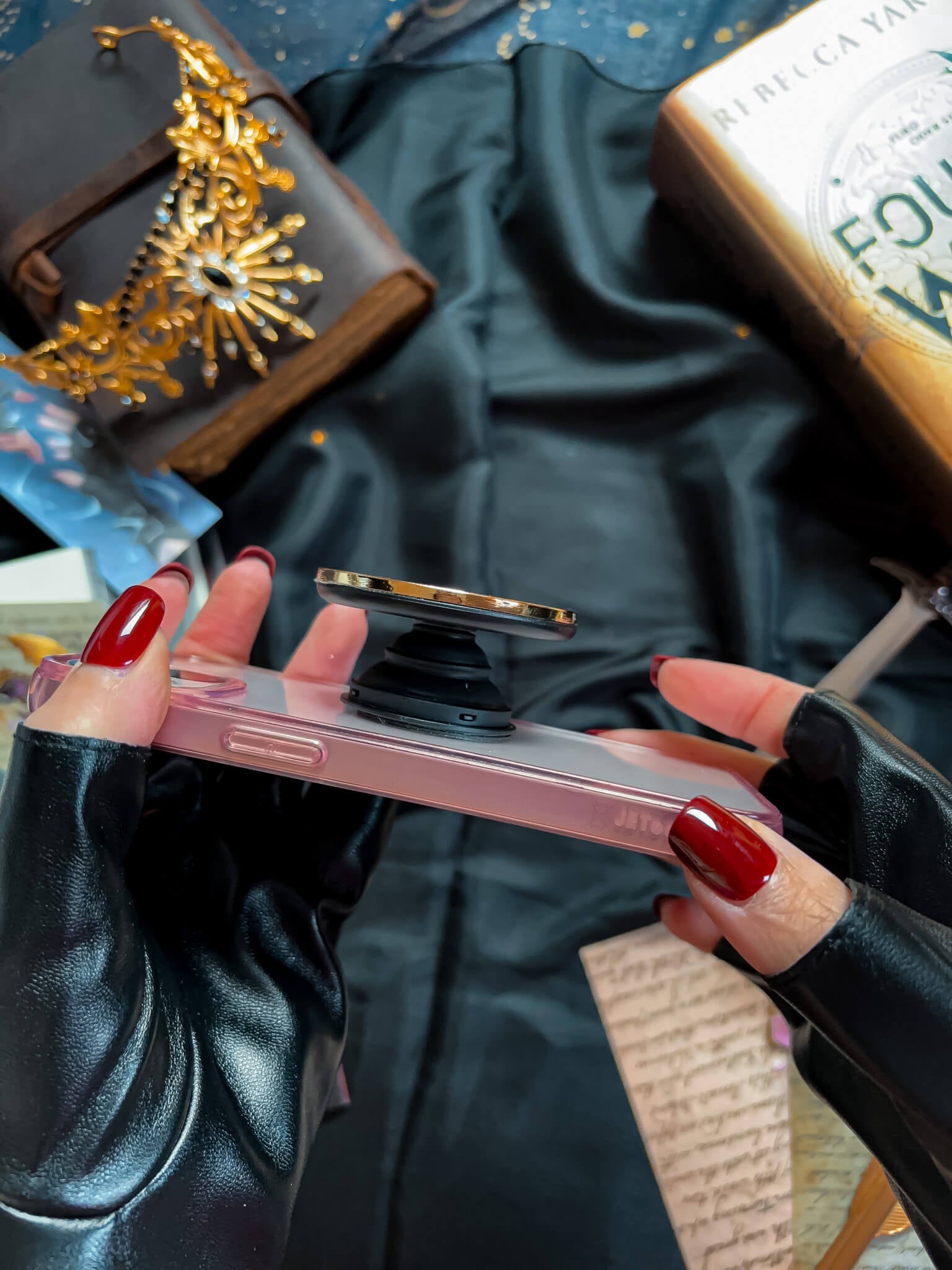 Phone/eReader Grip Fourth Wing Adhesive Klebefläche B - WARE - Readers and Dreamers Shop