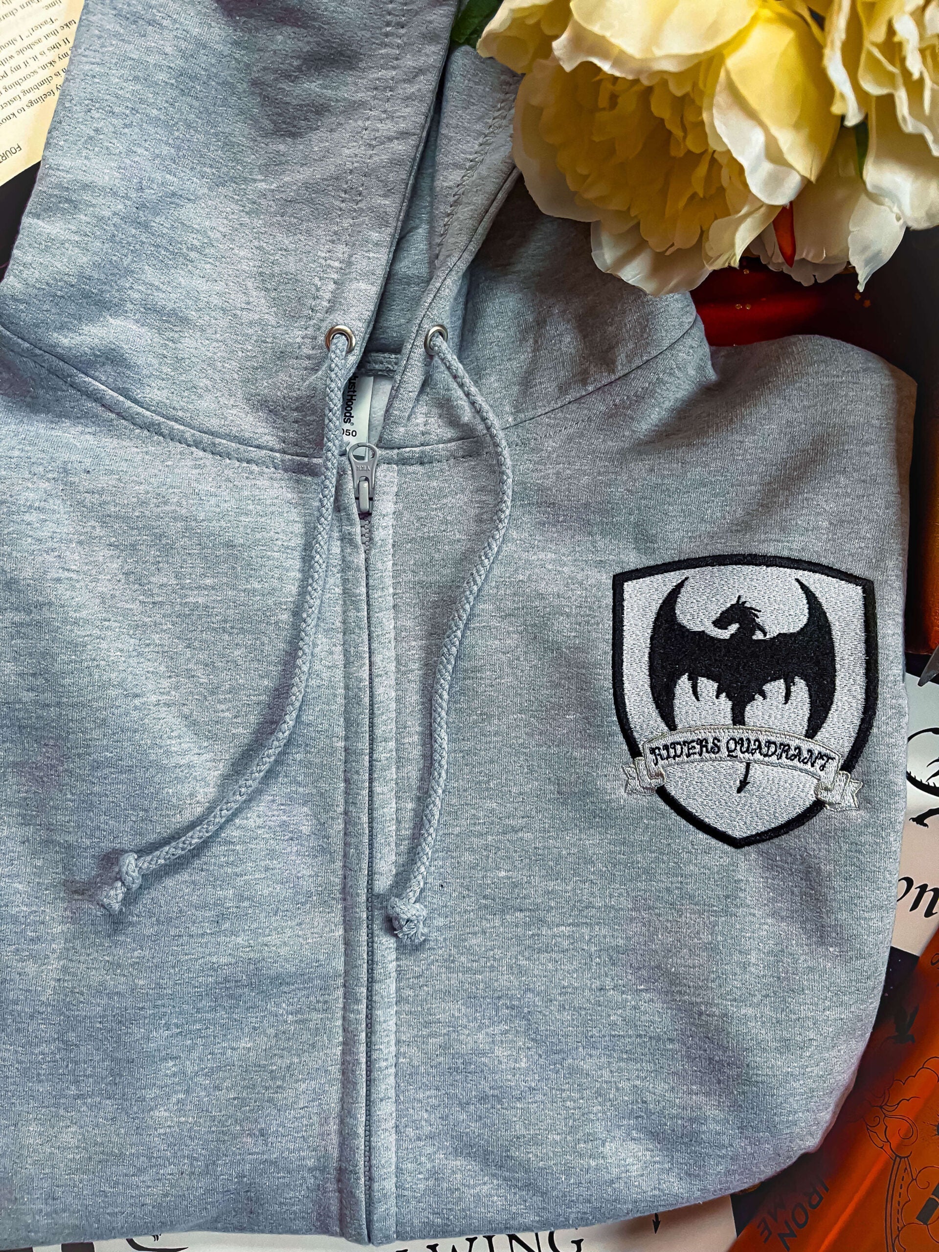 Riders Quadrant Sweatjacke bestickt - Readers and Dreamers Shop