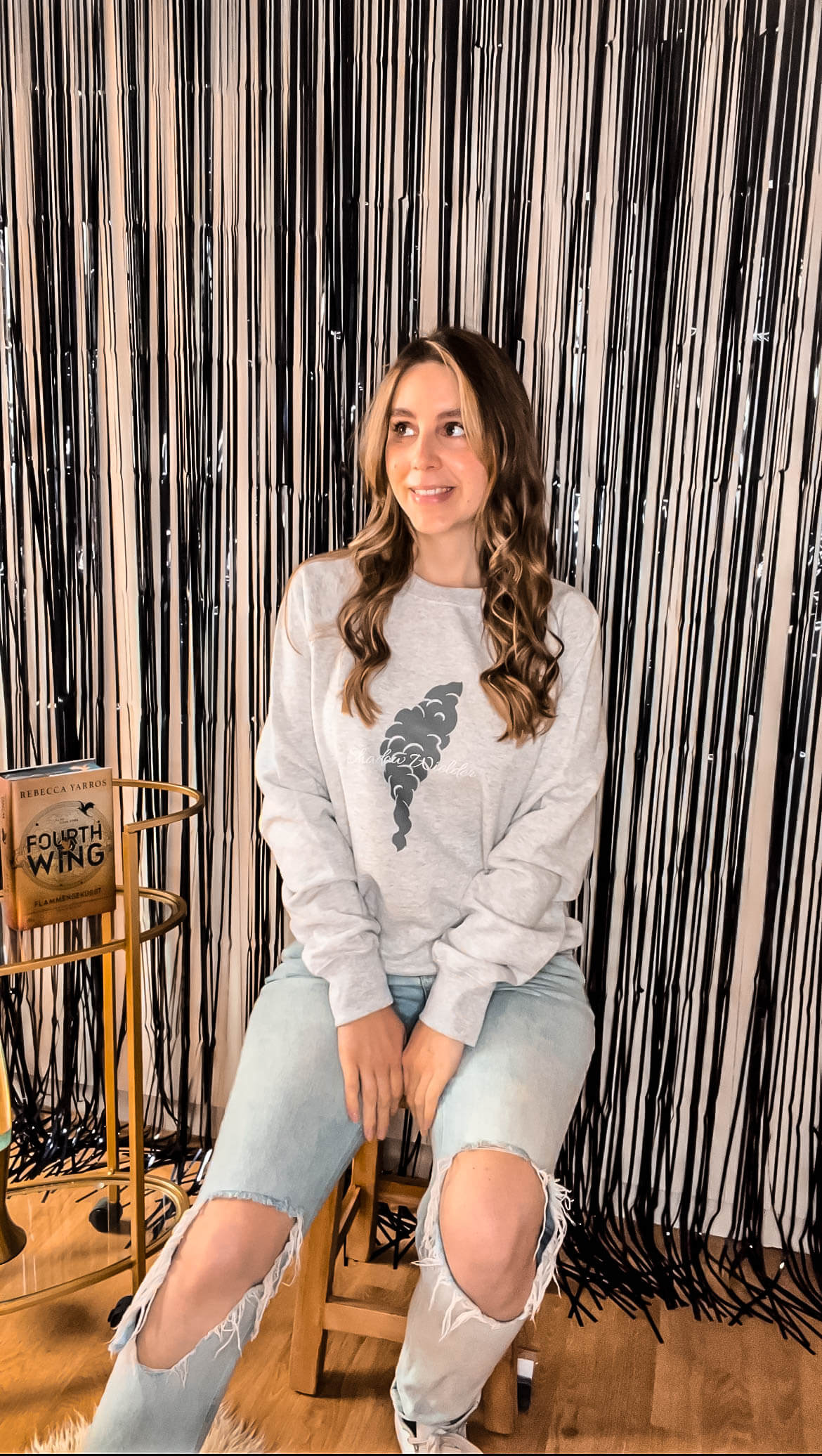 Shadow Wielder Austellungsstück Crewneck Größe M - Readers and Dreamers Shop
