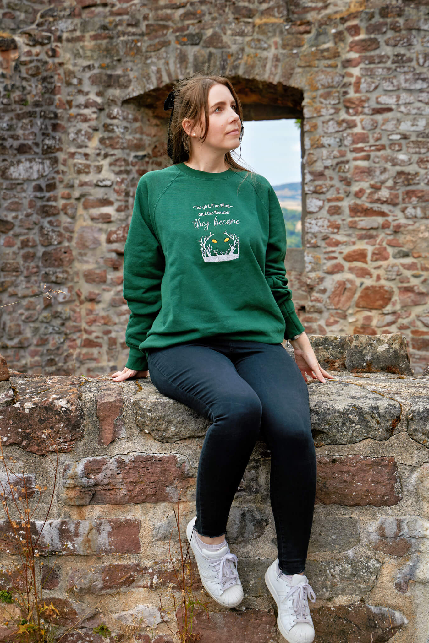 The Girl and the King bestickt - Readers and Dreamers Shop