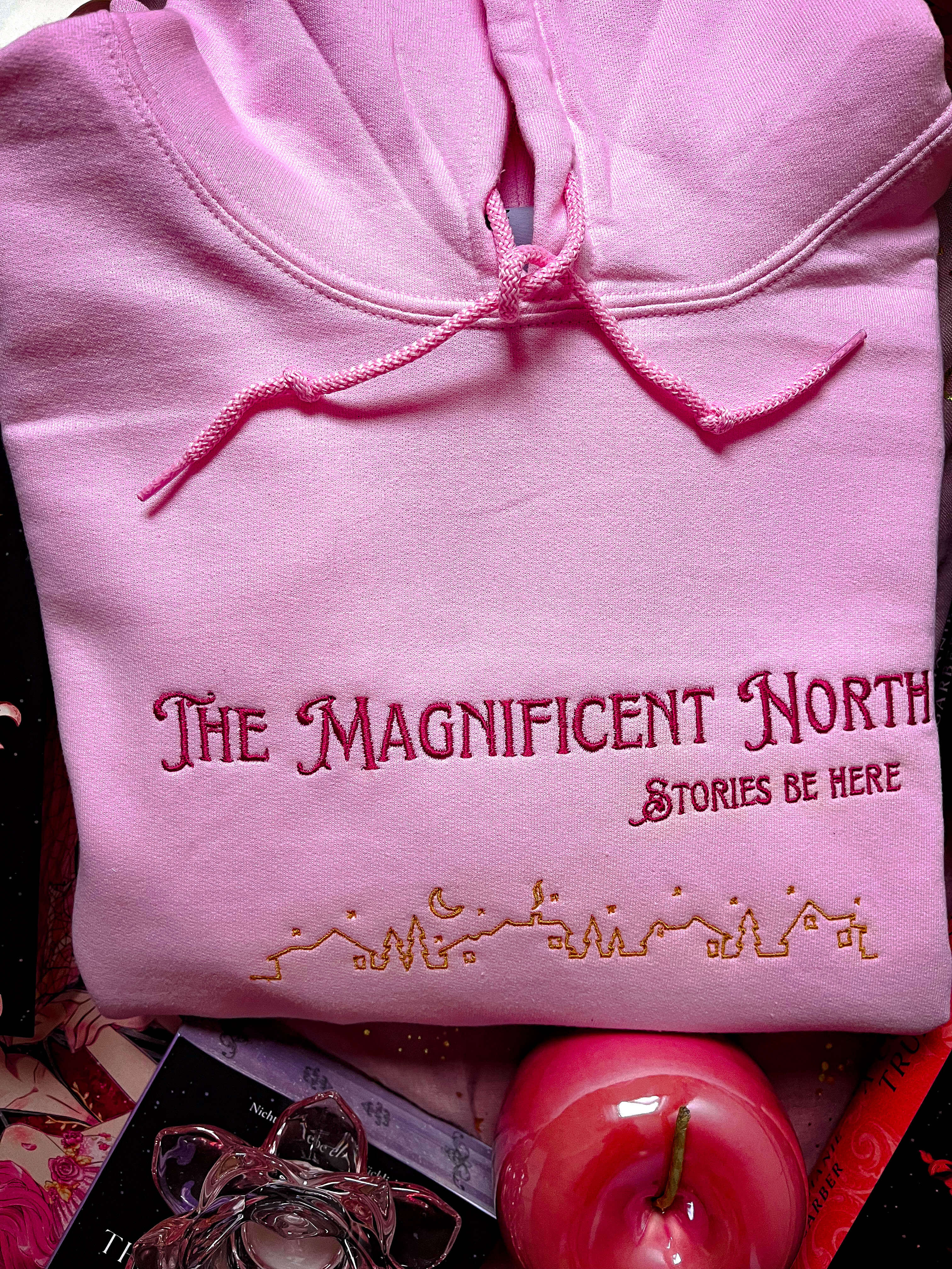The Magnificent North bestickt - Readers and Dreamers Shop