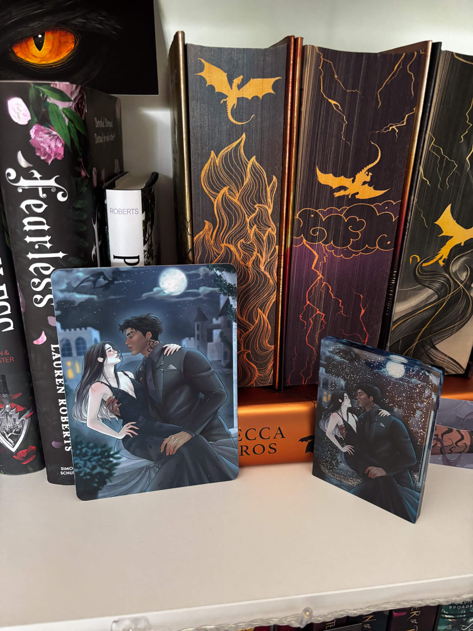Xaden and Violet – Liquid Glitter Acrylic Aufsteller - Readers and Dreamers Shop