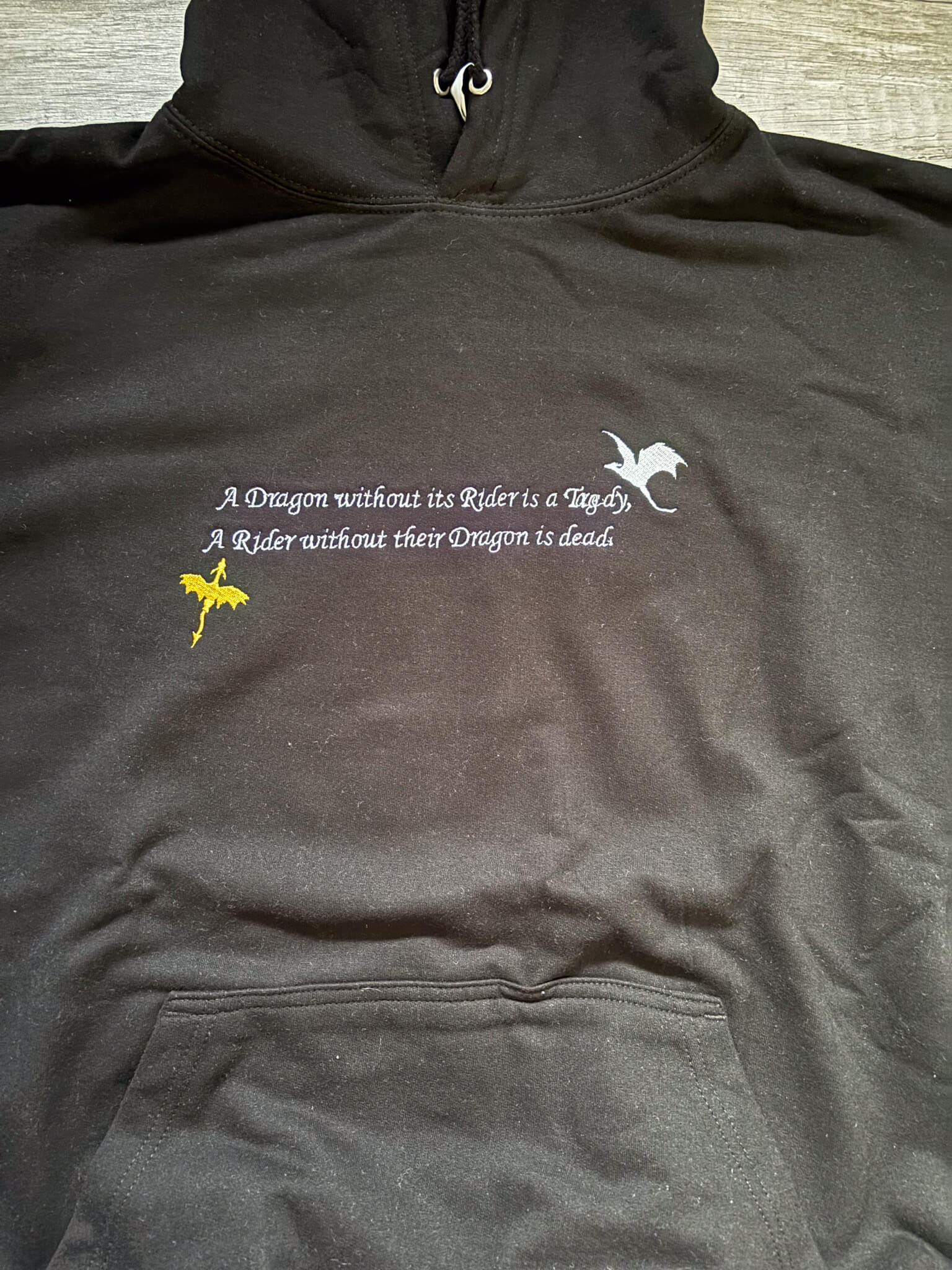 Tragedy Hoodie L Schwarz mit leichtem Stickfehler