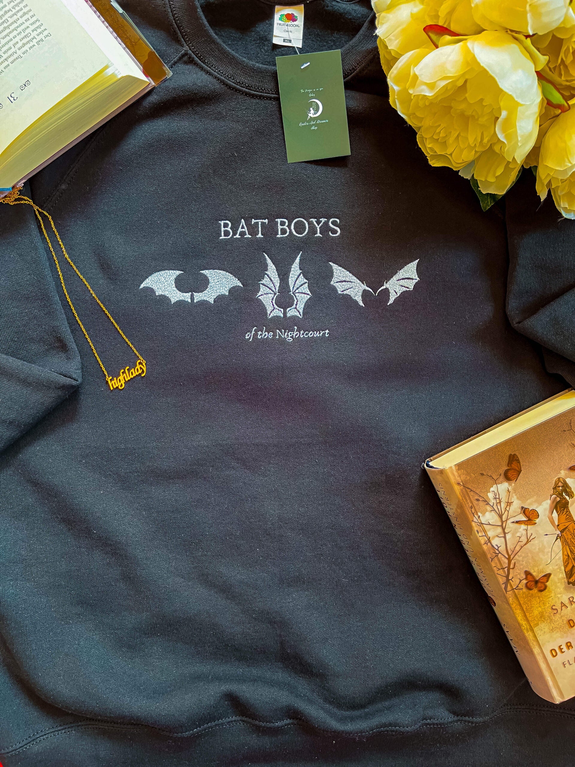 Bat Boys bestickt T-Shirt S VORRÄTIG! - Readers and Dreamers Shop