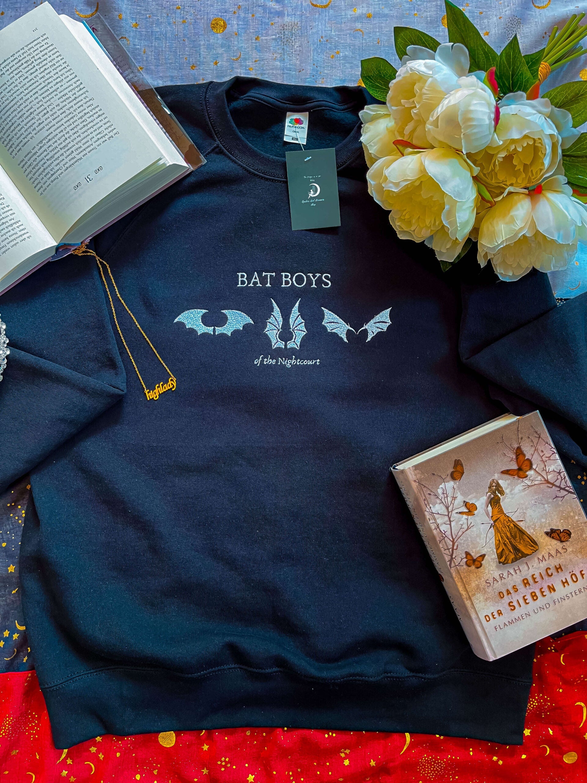 Bat Boys bestickt T-Shirt S VORRÄTIG! - Readers and Dreamers Shop