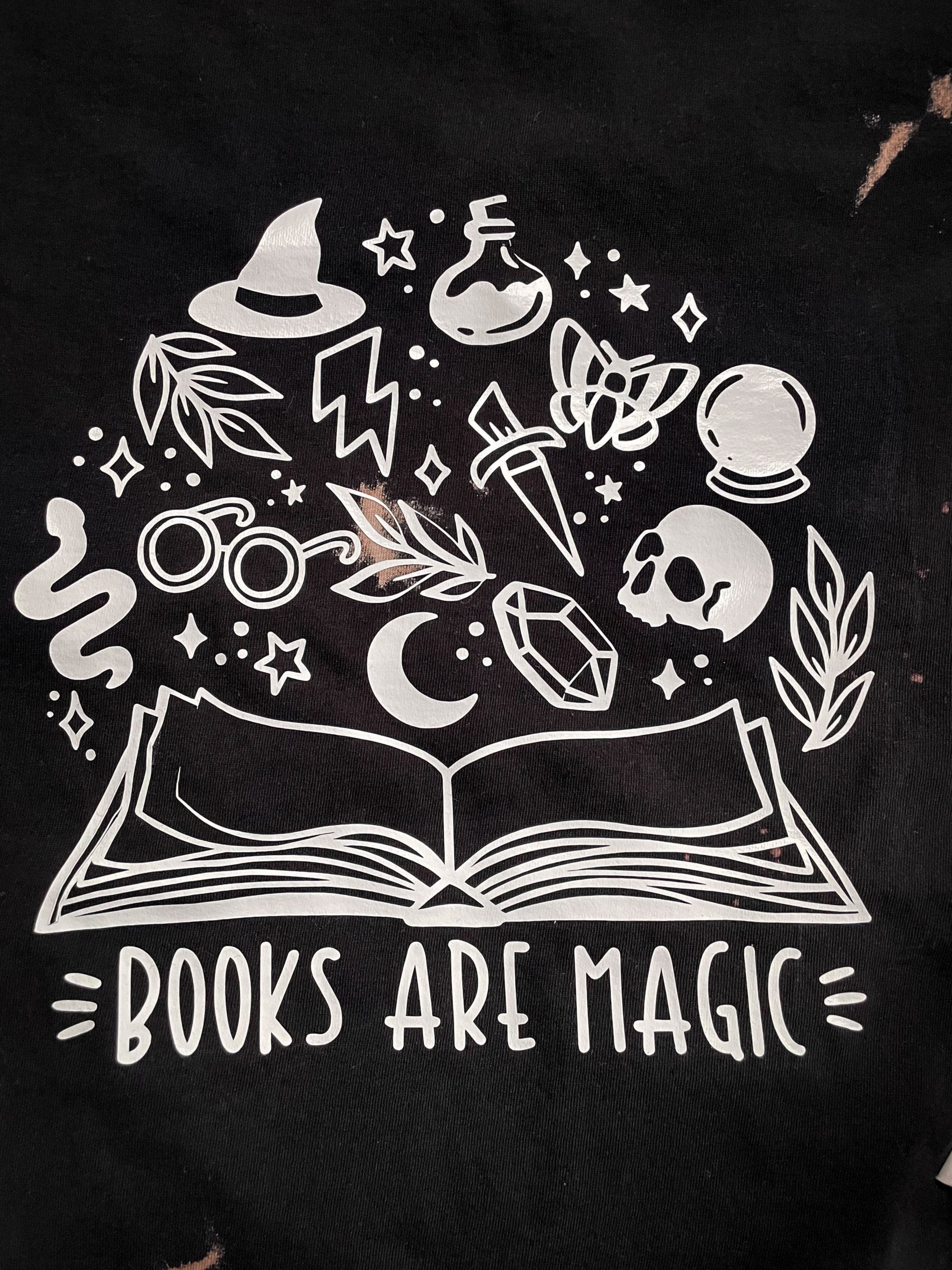 Books are magic Shirt/Crewneck