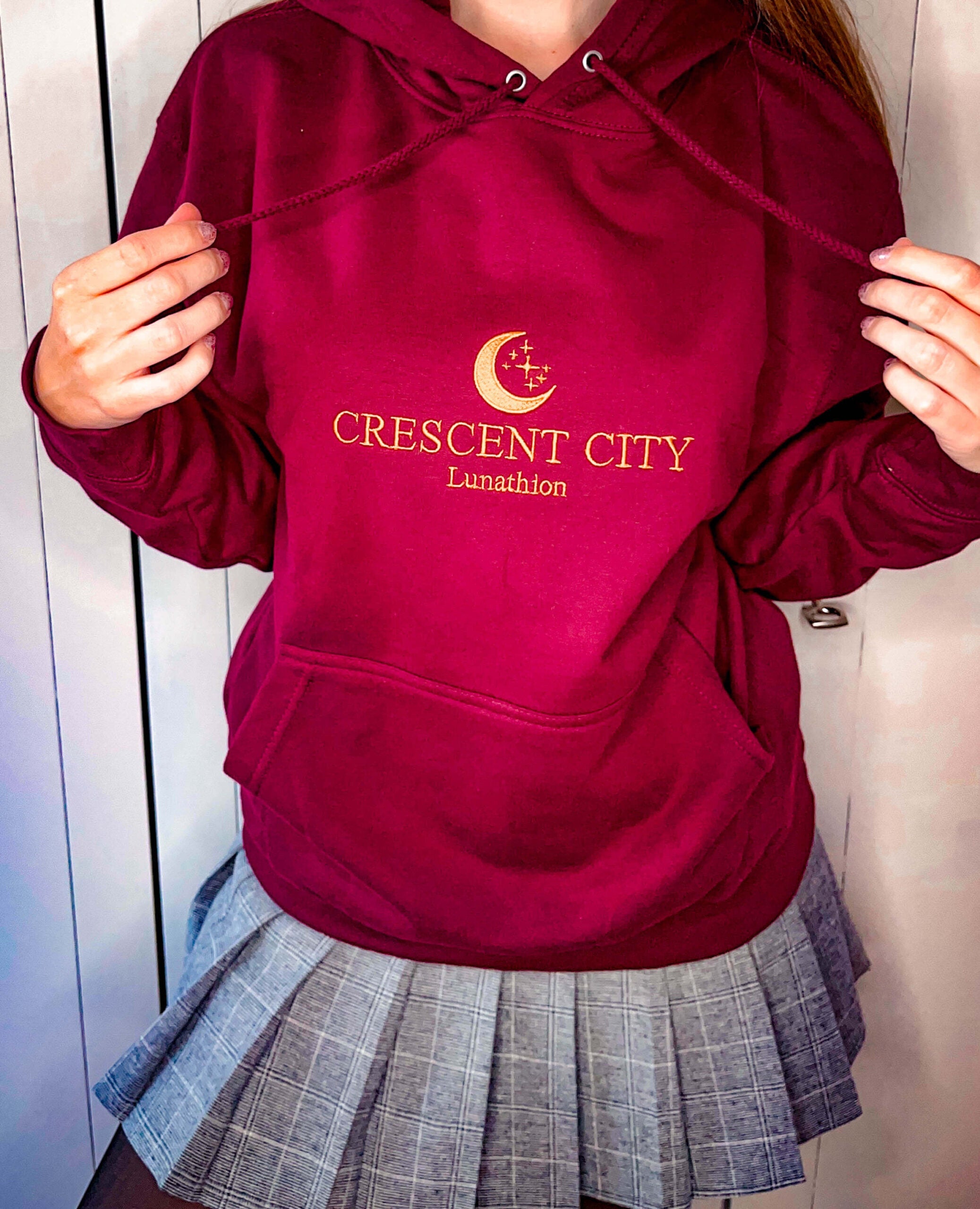 Crescent City bestickt - Readers and Dreamers Shop