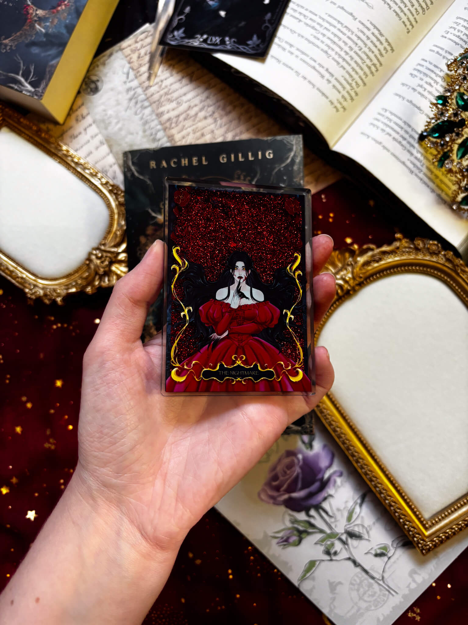 Elspeth and the Nightmare – Liquid Glitter Acrylic Aufsteller - Readers and Dreamers Shop