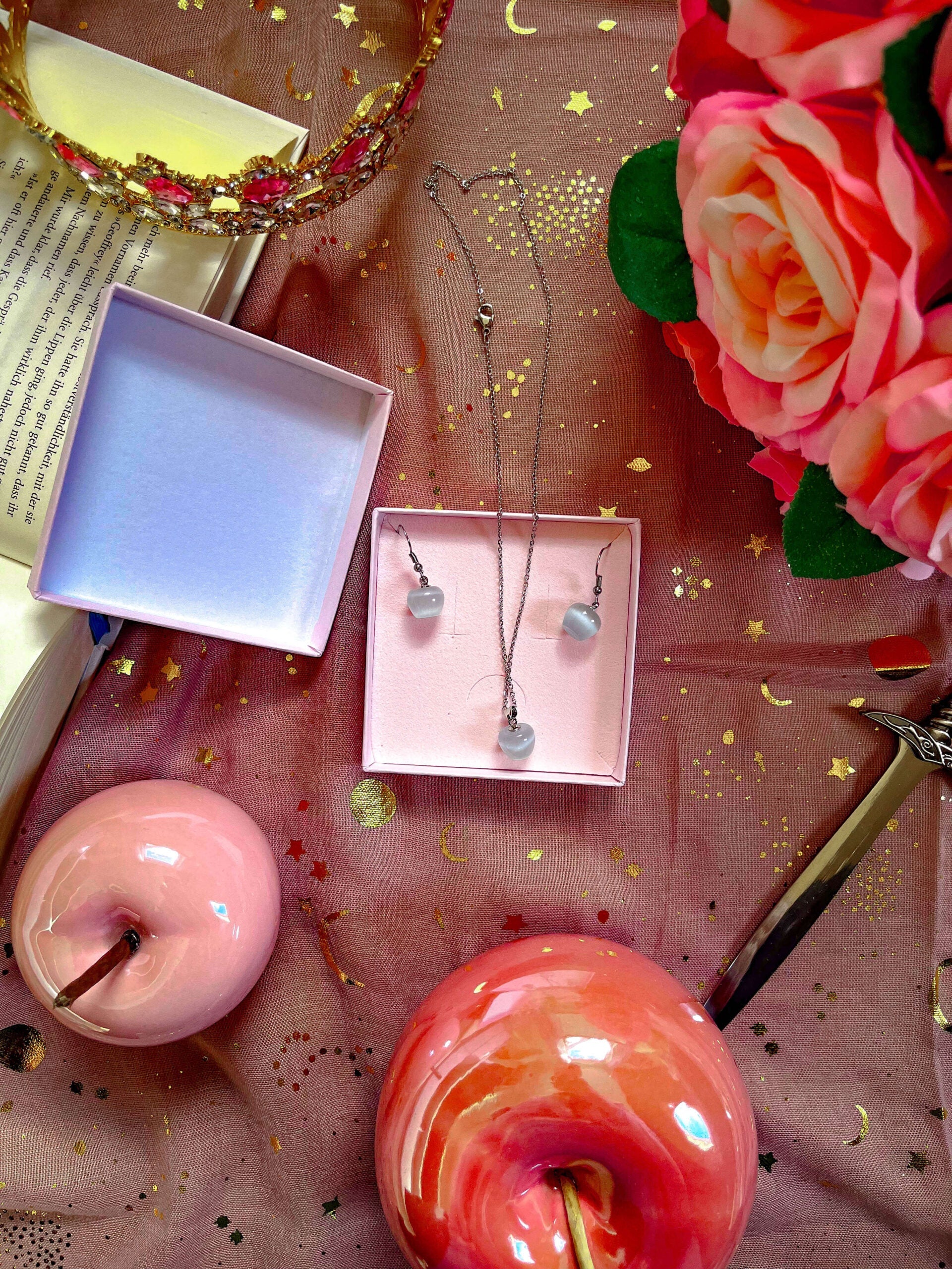 Enchanted Apples - Readers and Dreamers Shop