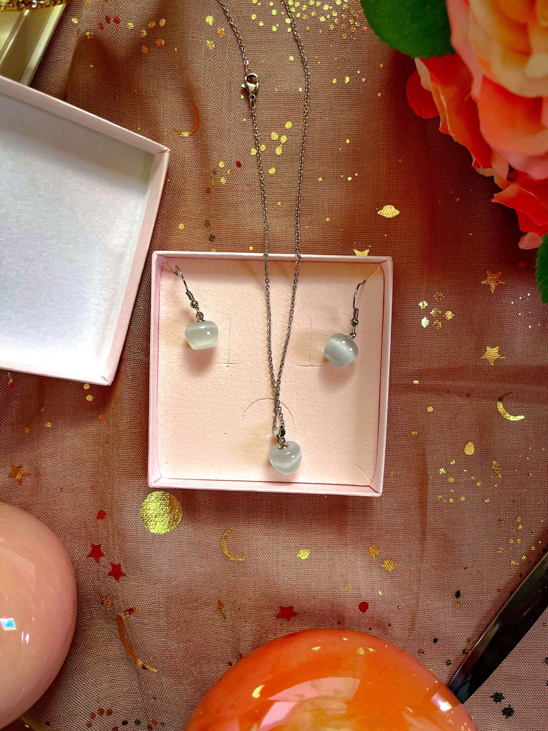 Enchanted Apples - Readers and Dreamers Shop