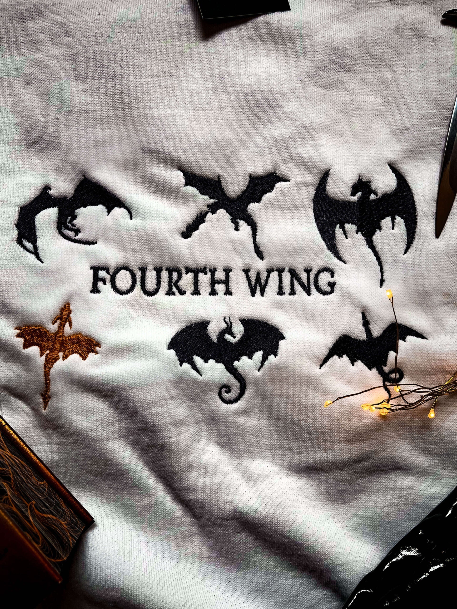 Fourth Wing bestickt Mängelexemplar 2 Größe S