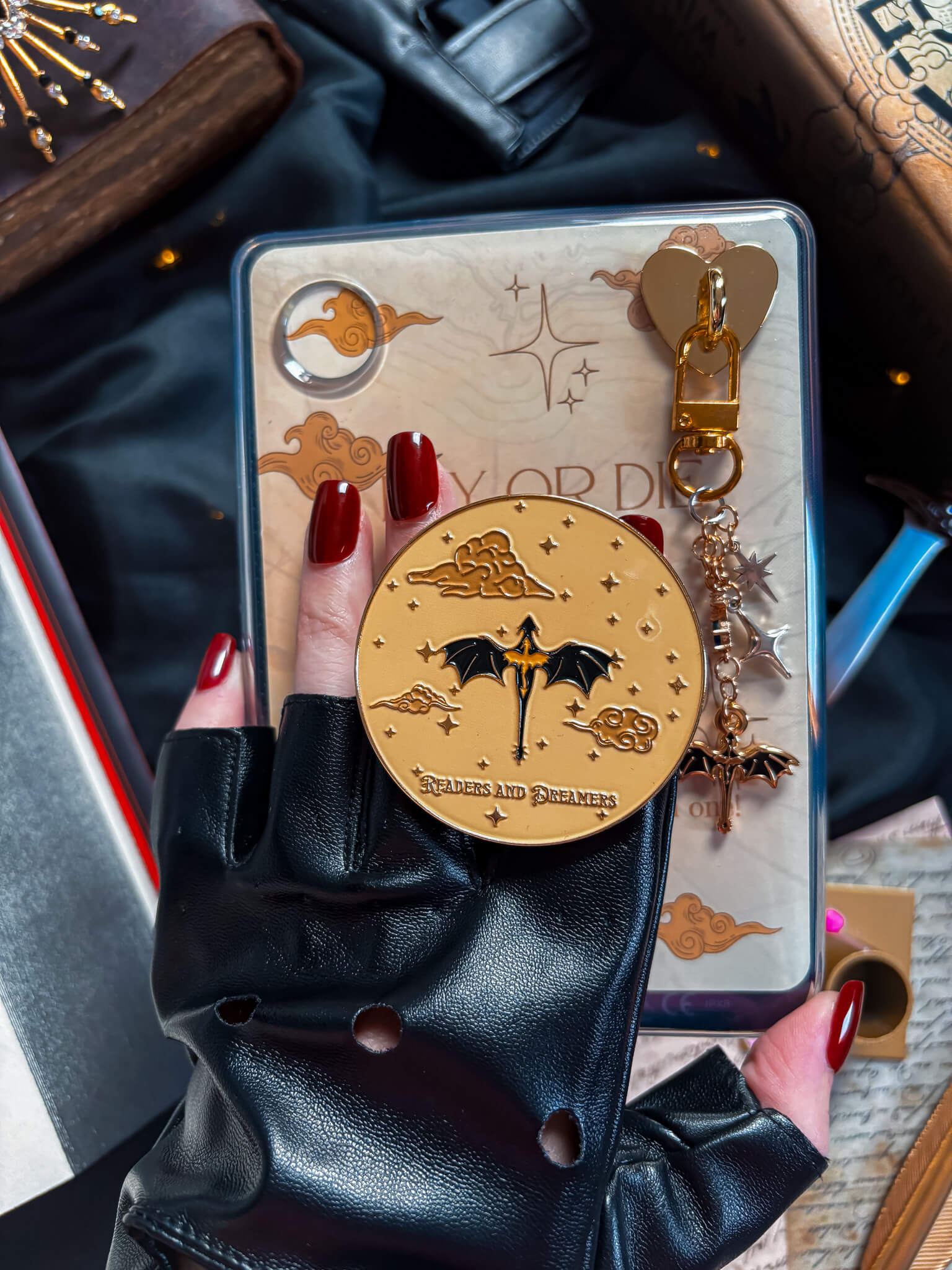 Fourth Wing Bundle Grip/Kette/Einleger - Readers and Dreamers Shop