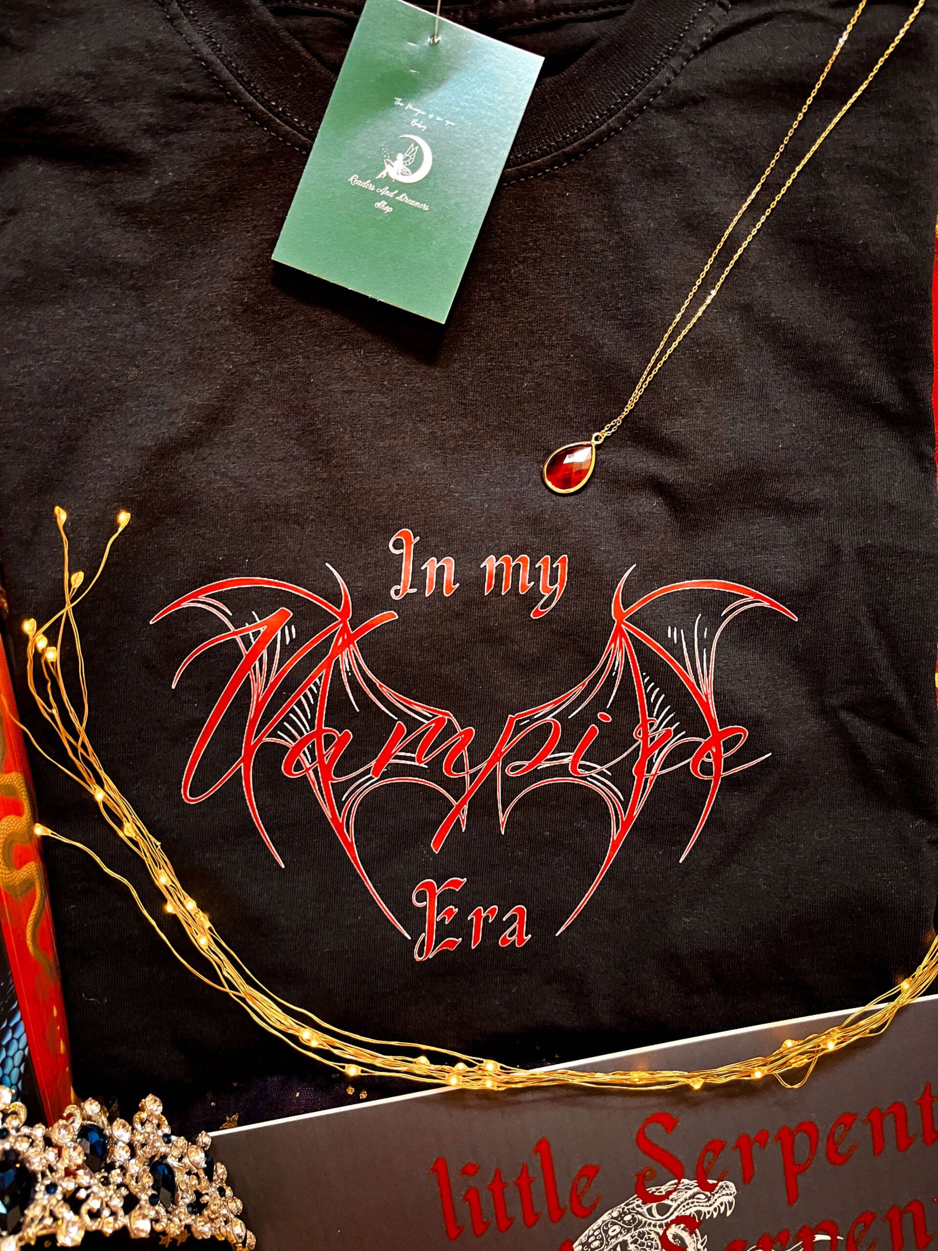 In my Vampire Era T-Shirt Größe L VORRÄTIG - Readers and Dreamers Shop
