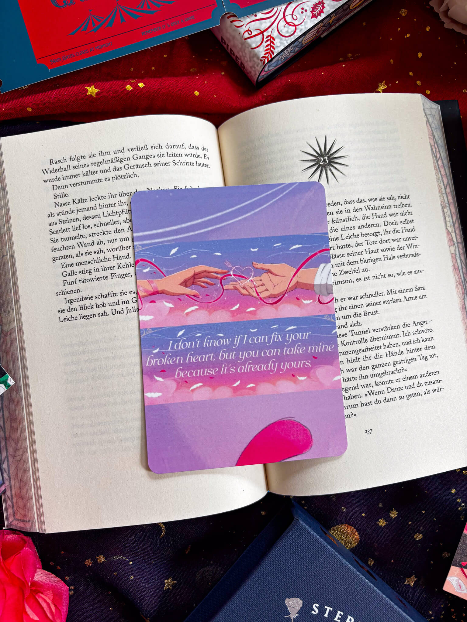 Jacks and Eva Touching Hands - A6 Artprint / E - Reader Einleger - Readers and Dreamers Shop