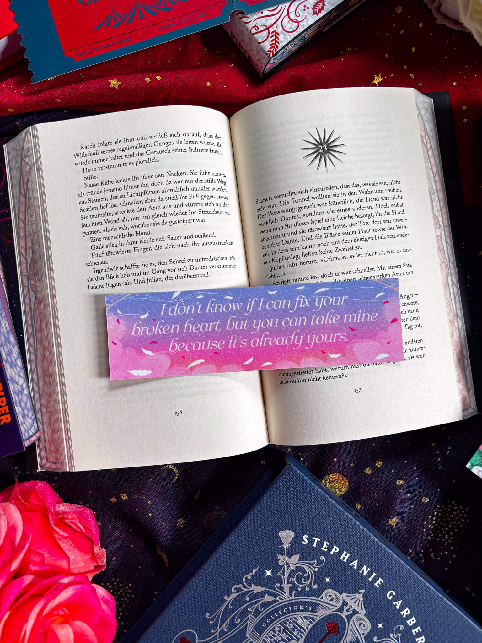 Jacks and Eva - Touching Hands Lesezeichen - Readers and Dreamers Shop
