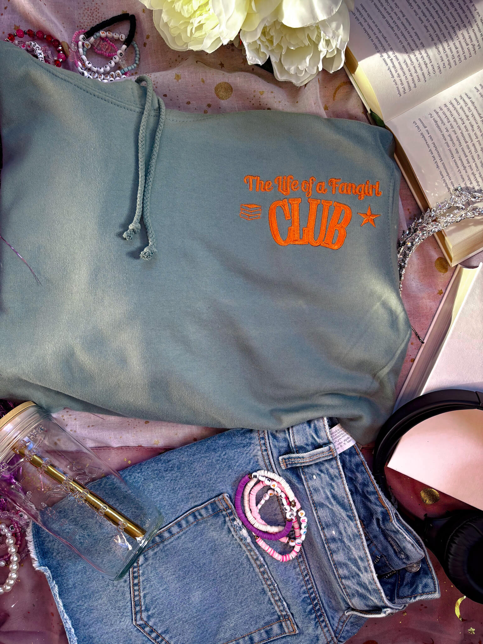 Life of a Fangirl Club Hoodie L - Readers and Dreamers Shop