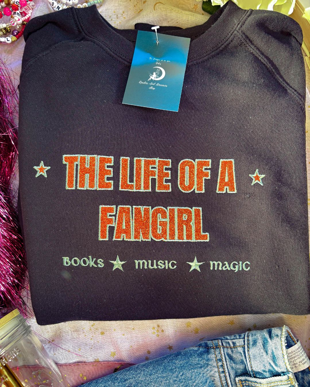 Life of a Fangirl Schwarz *Pre - Order* - Readers and Dreamers Shop