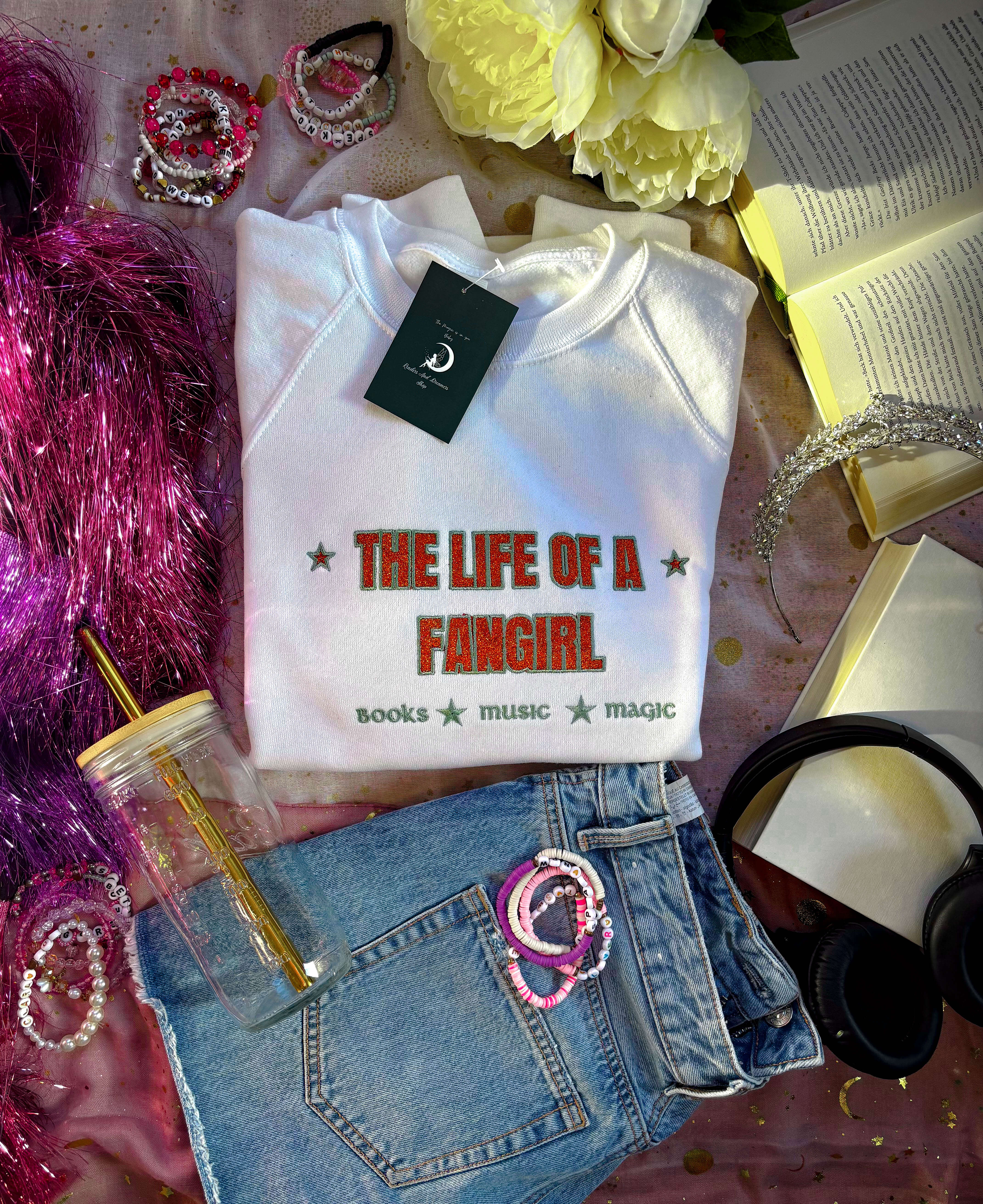 Life of a Fangirl Weiß *Pre - Order* - Readers and Dreamers Shop