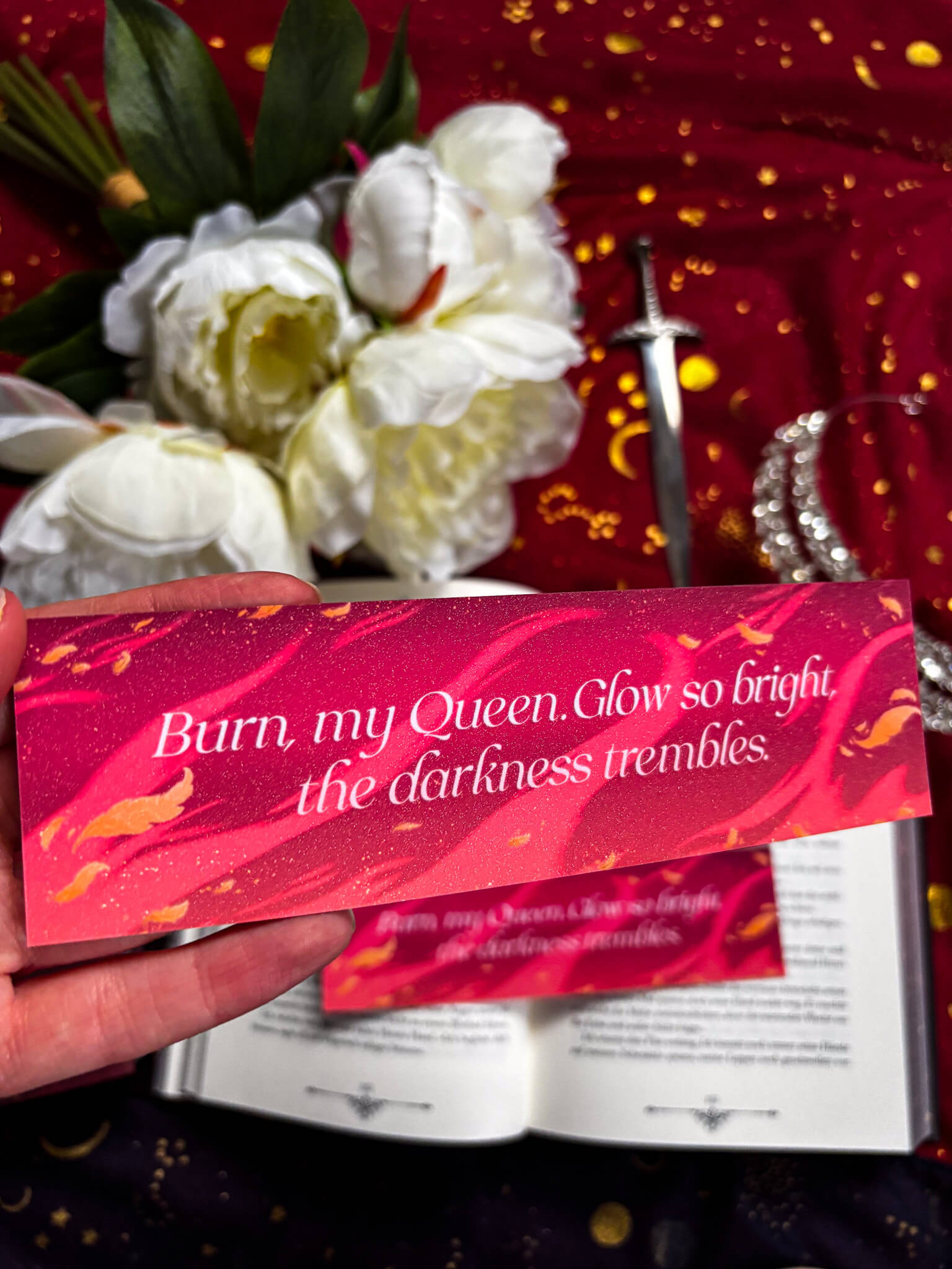 Luther and Diem - Touching Hands Lesezeichen - Readers and Dreamers Shop