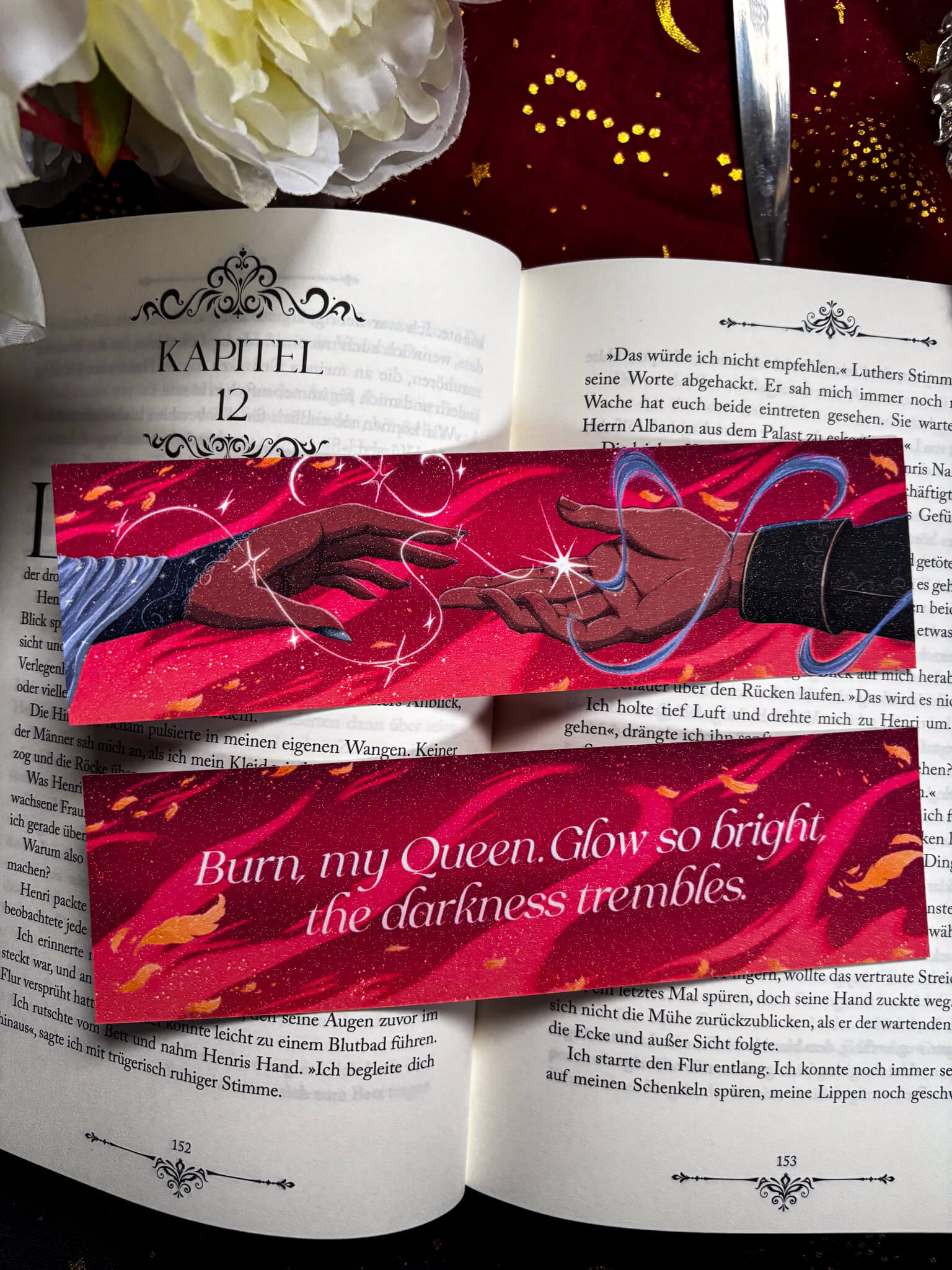 Luther and Diem - Touching Hands Lesezeichen - Readers and Dreamers Shop