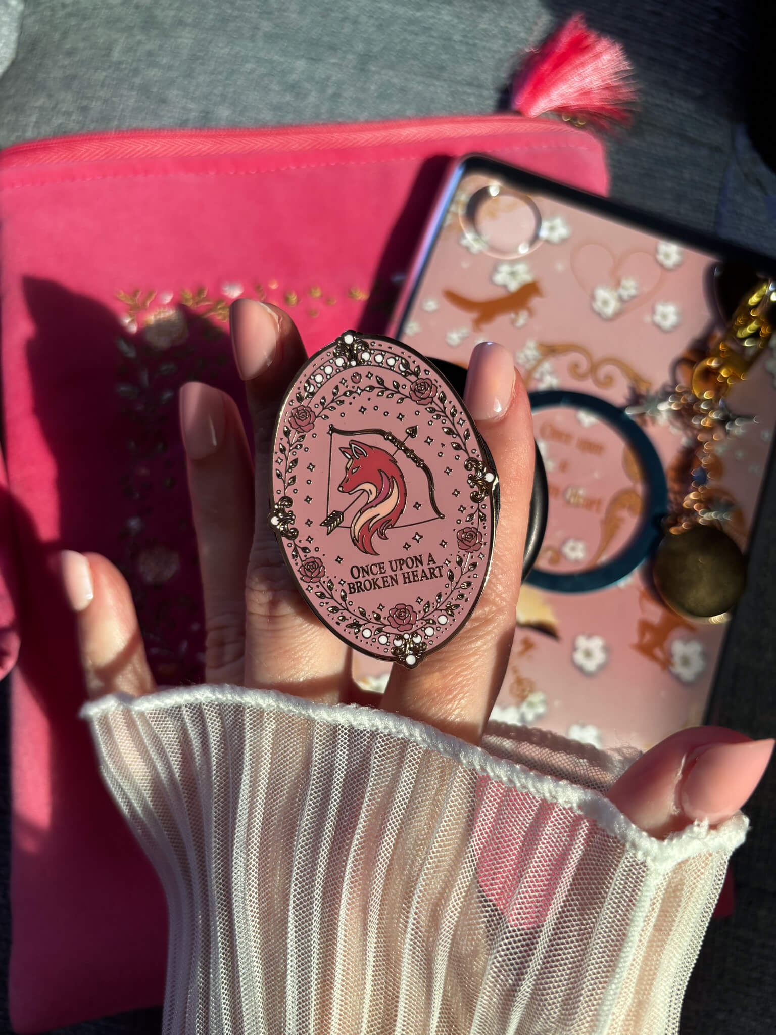 Magnetic Phone/eReader Grip OUABH *PREORDER* - Readers and Dreamers Shop