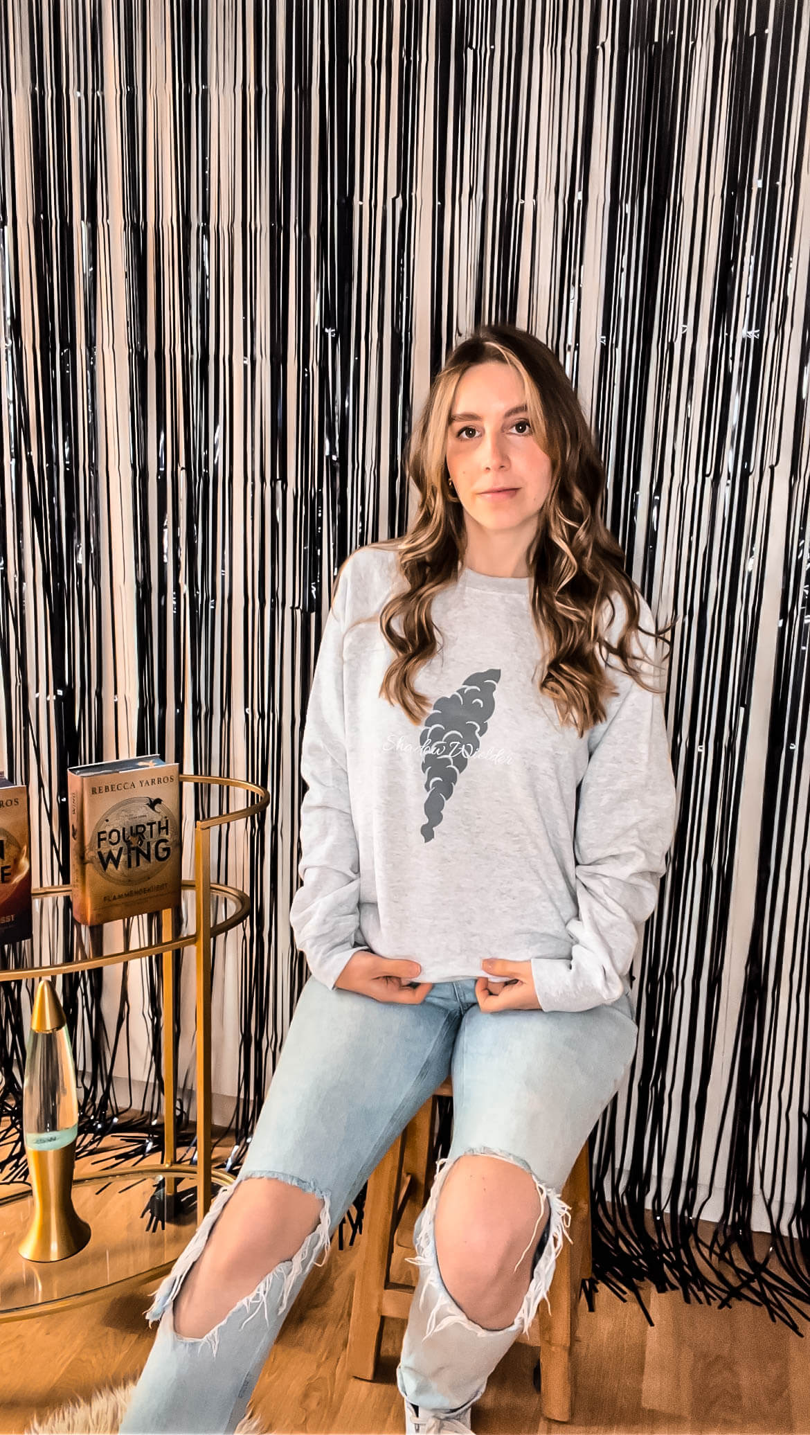 Shadow Wielder Austellungsstück Crewneck Größe M - Readers and Dreamers Shop