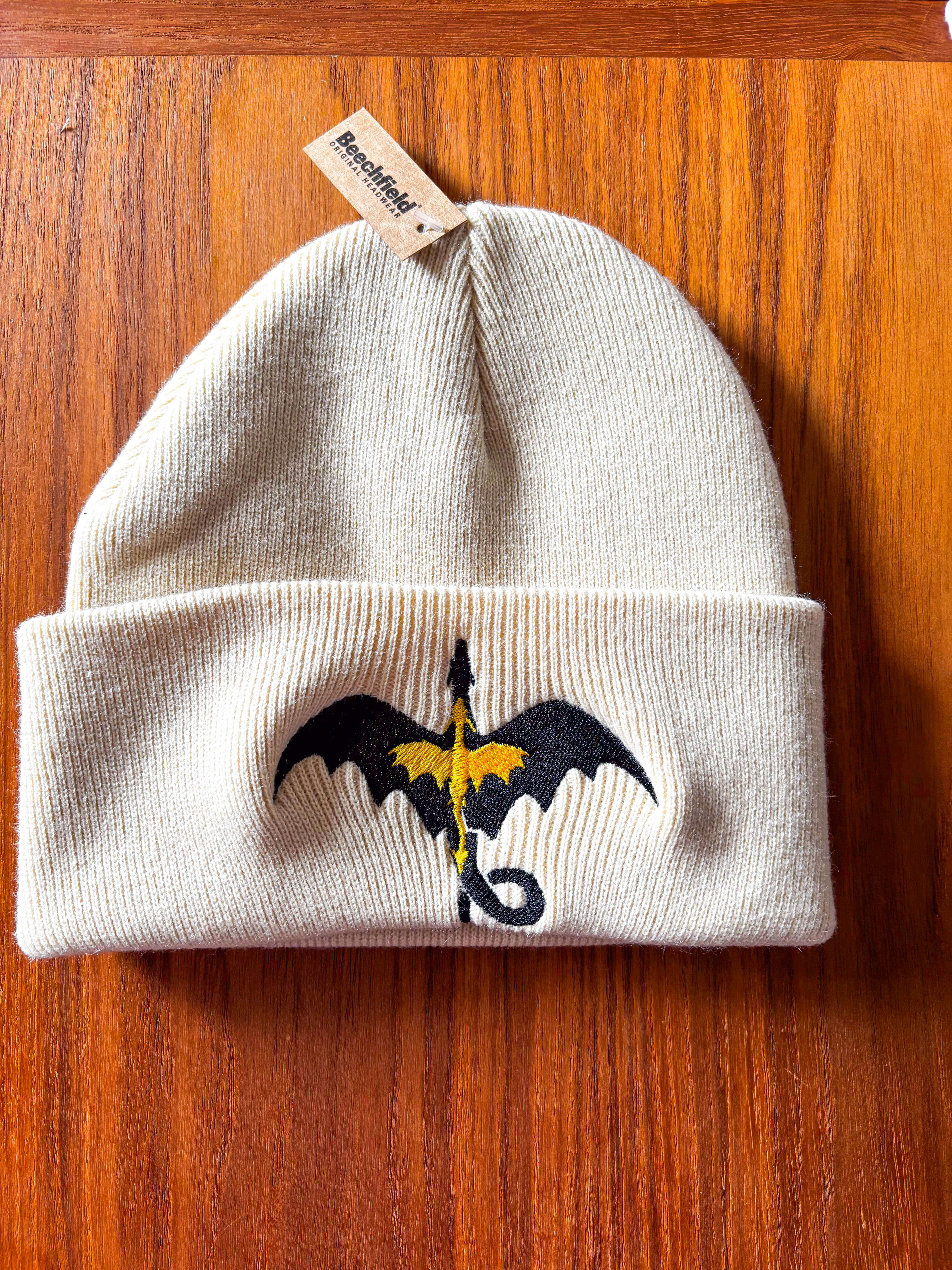 Tairn und Andarna Beanie zu groß gestickt - Readers and Dreamers Shop