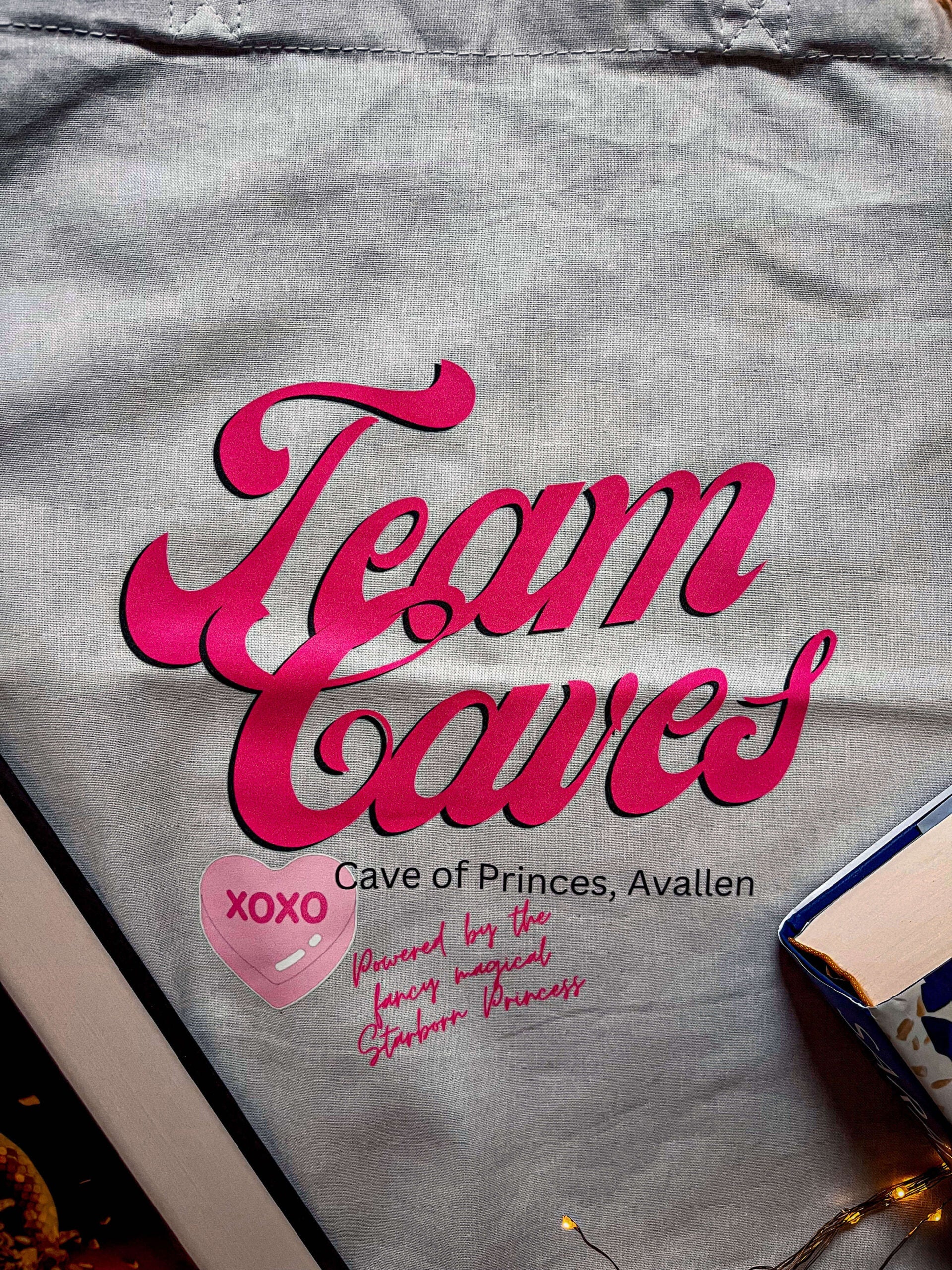 Team Caves Baumwolltasche Austellungsstück - Readers and Dreamers Shop
