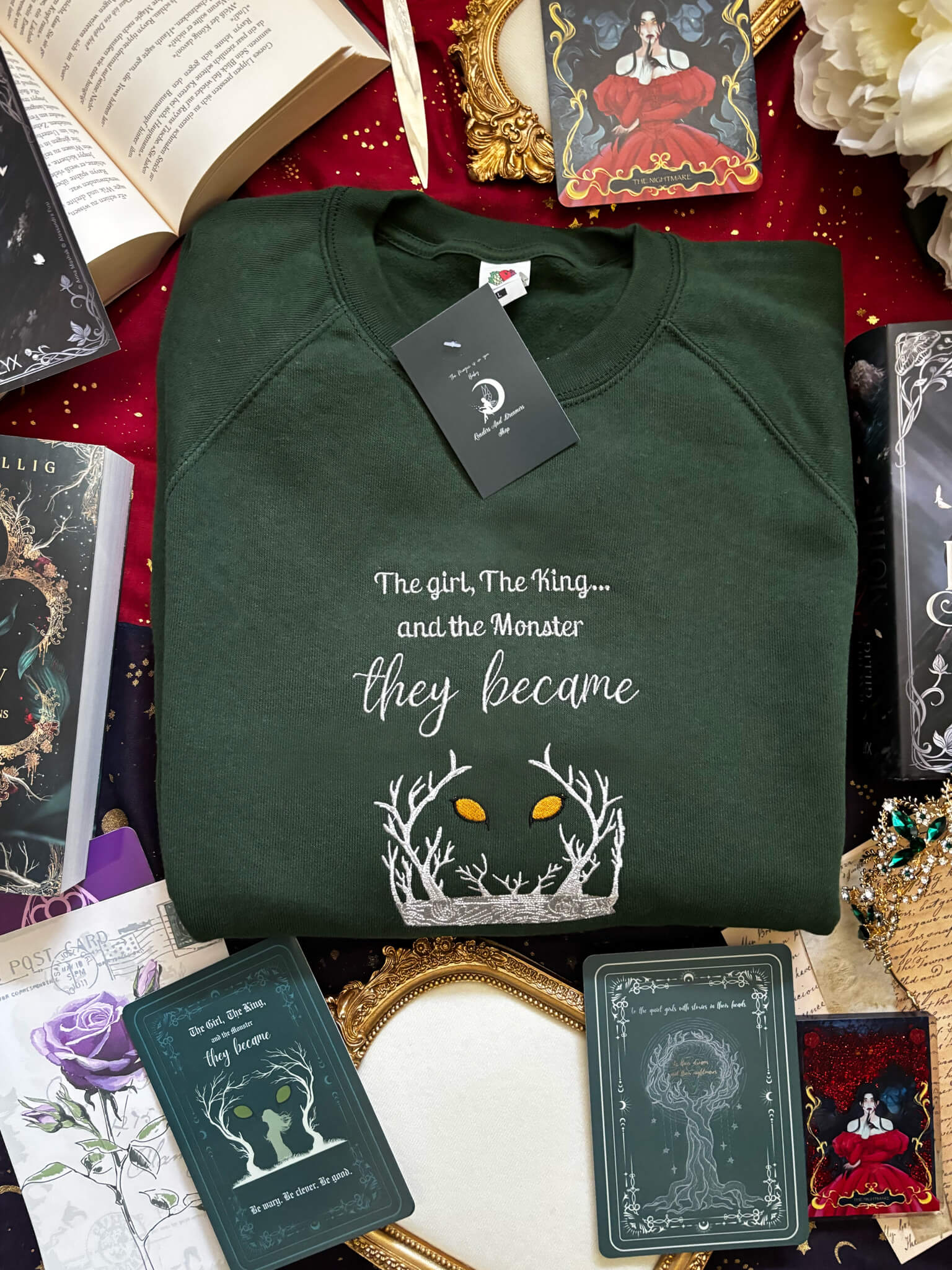 The Girl and the King bestickt - Readers and Dreamers Shop