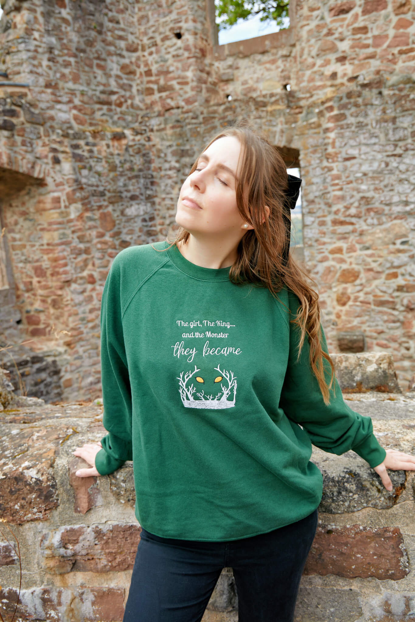 The Girl and the King bestickt - Readers and Dreamers Shop