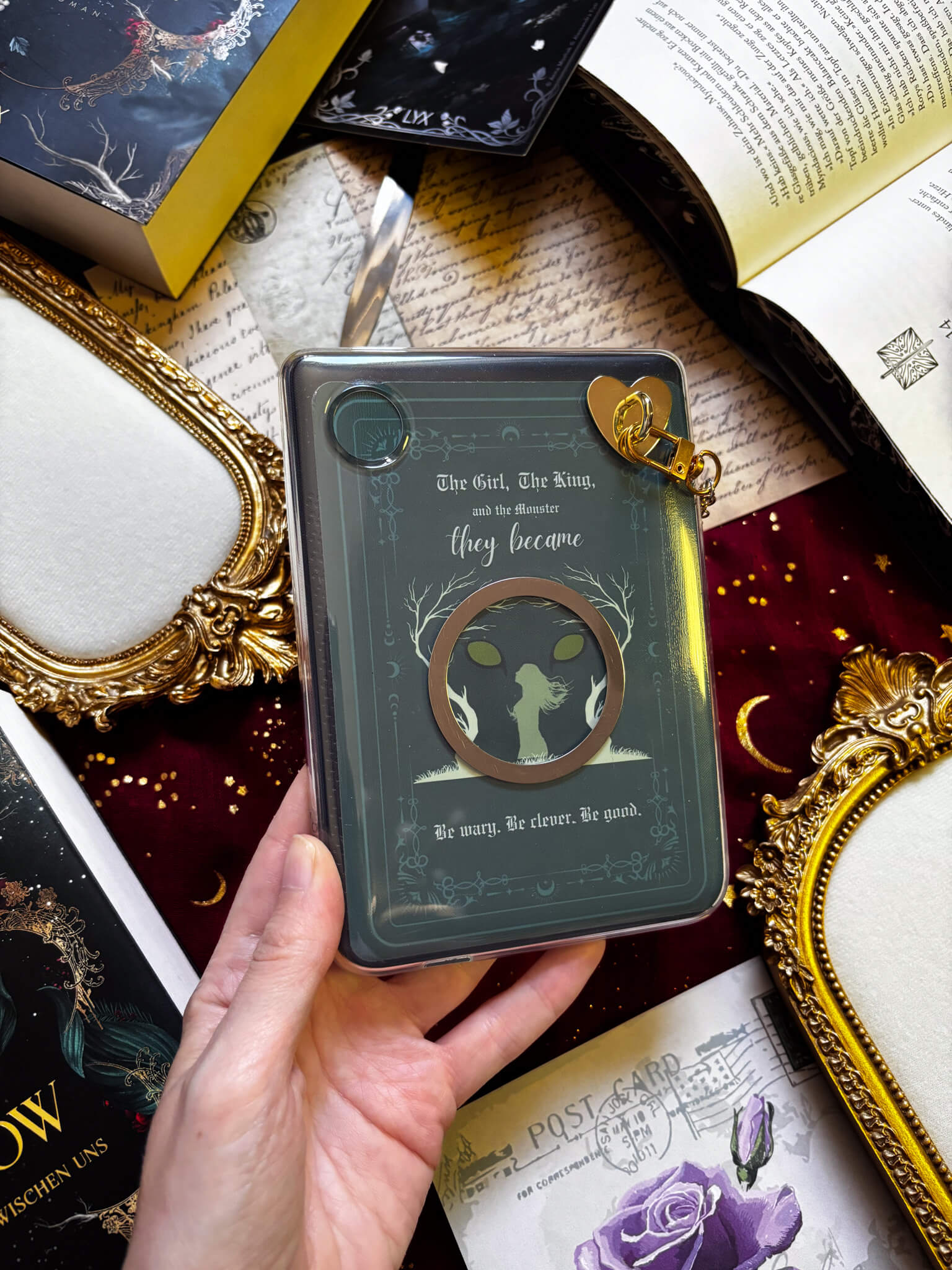The Girl, The King - A6 Postkarte/ E-Reader Einleger - Readers and Dreamers Shop