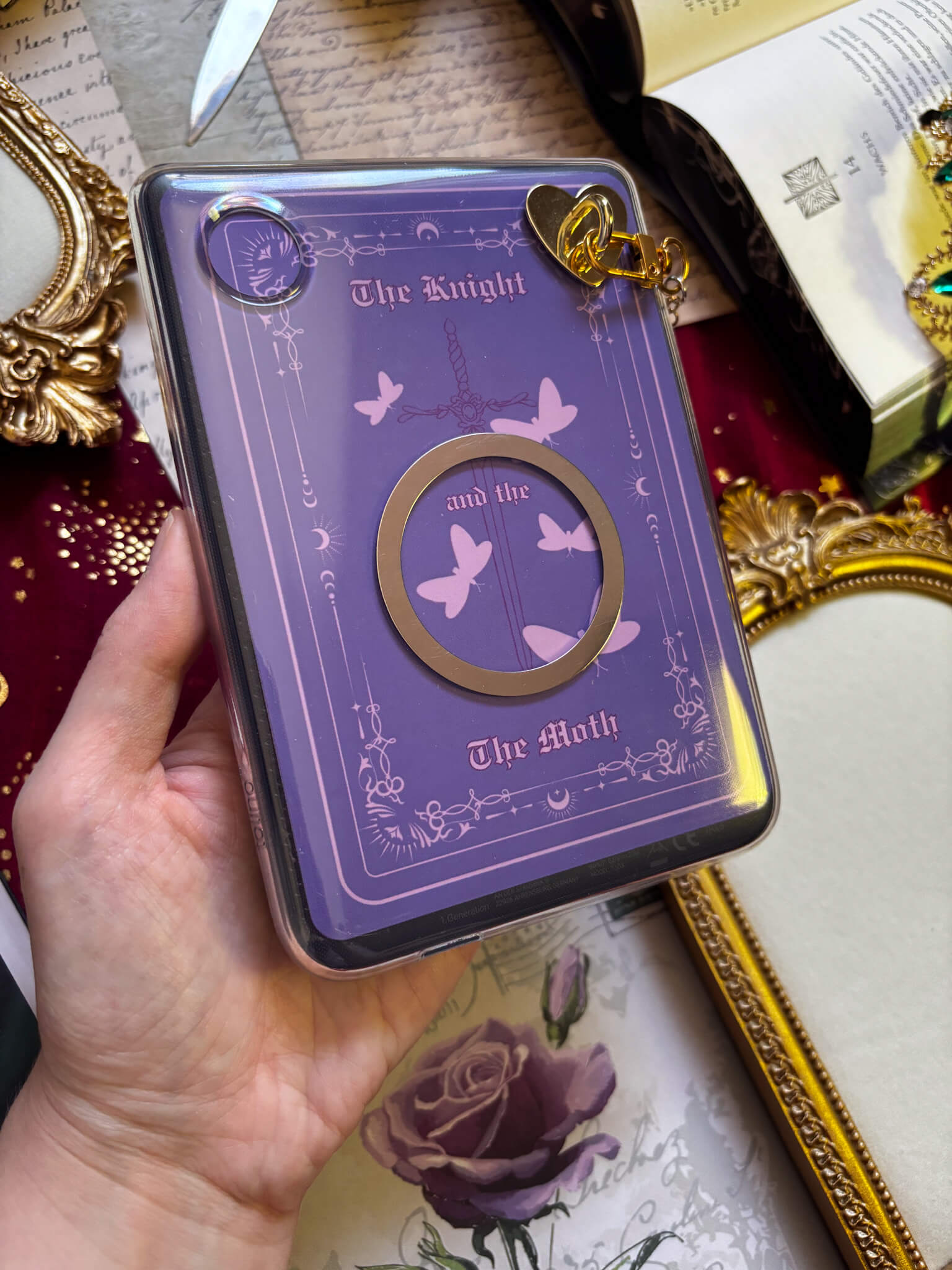 The Knight and the Moth B-Ware / Misprint - A6 Postkarte/ E-Reader Einleger - Readers and Dreamers Shop