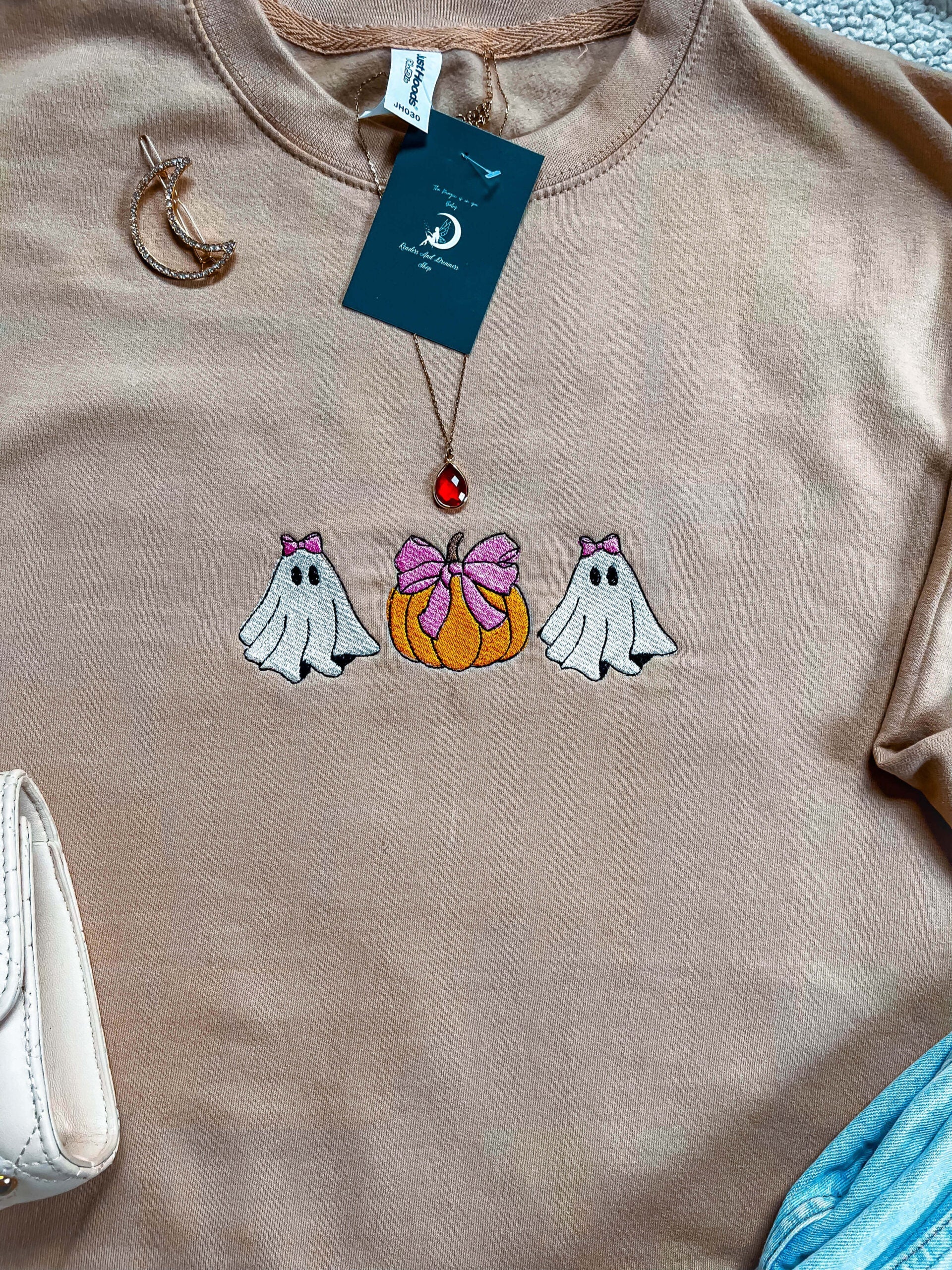 Two Ghosts bestickt - Readers and Dreamers Shop