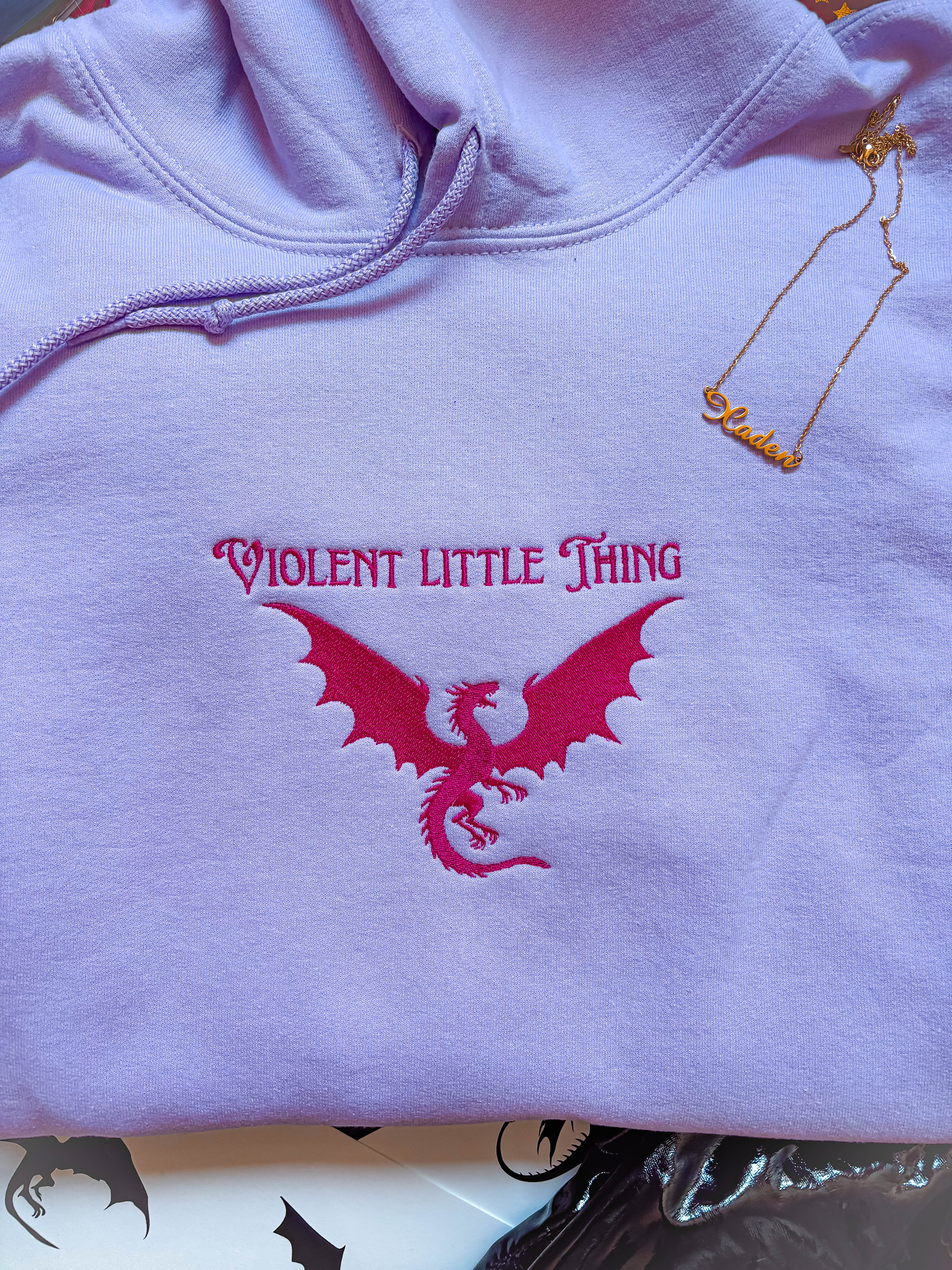 Violent Thing bestickt - Readers and Dreamers Shop